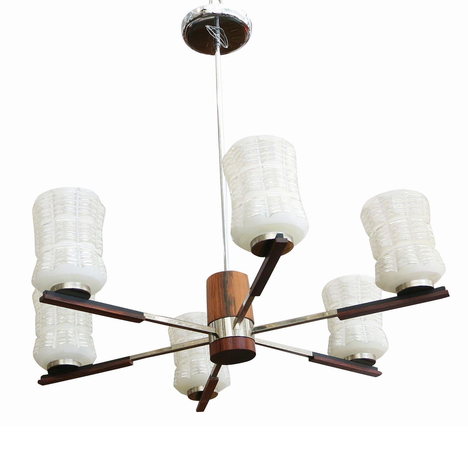 Mid-Century moderno Lampadario Sputnik italiano in cromo rosato con paralumi in vetro in vendita