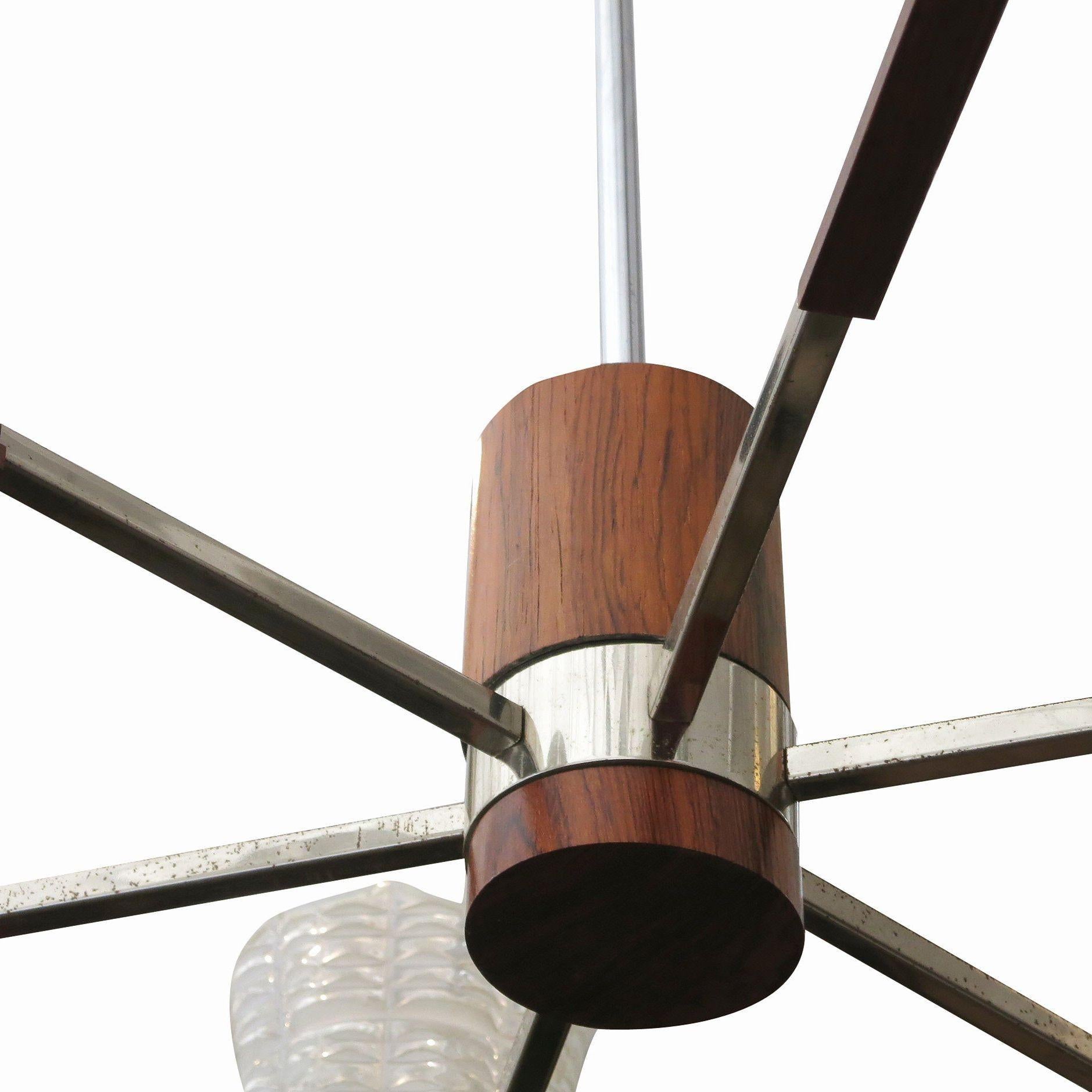 Acciaio Lampadario Sputnik italiano in cromo rosato con paralumi in vetro in vendita