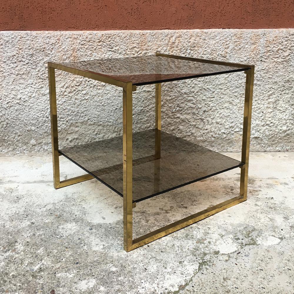 Italian square brass and double smoked glass shelf coffee tables, 1970s
Brass coffee tables with square section structure and double smoked glass shelf.
There are some defects in the corners of the shelves, but good general conditions.
Measures: