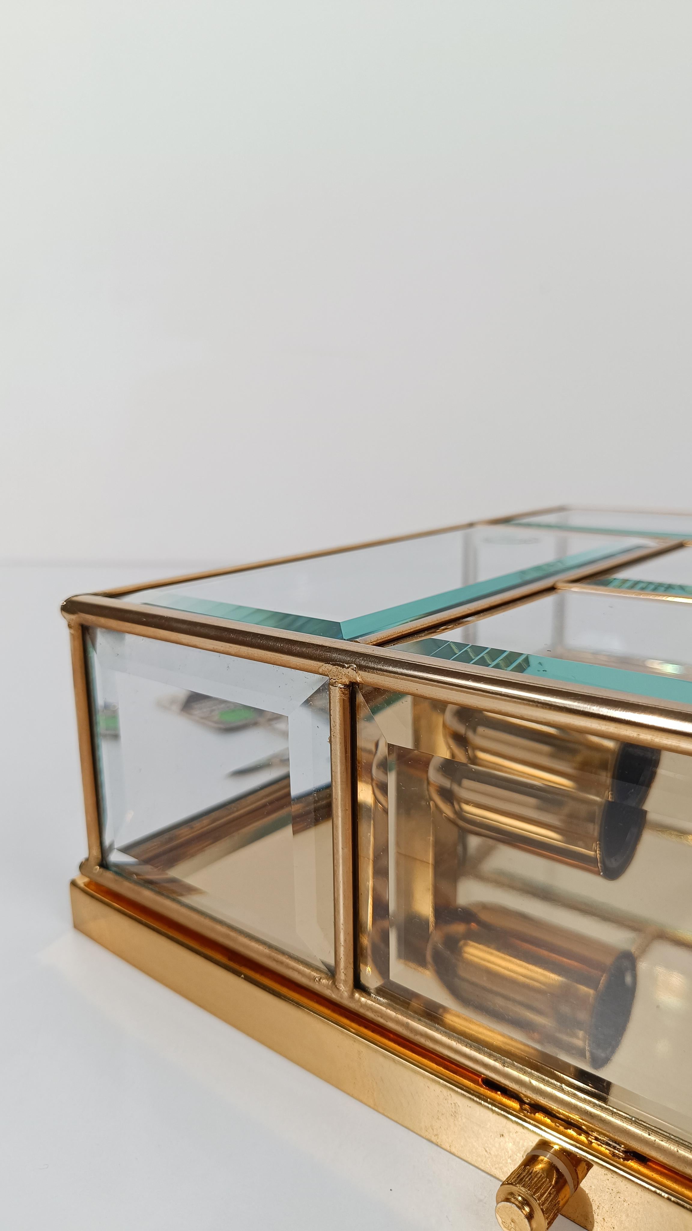 Lámpara de techo cuadrada italiana de latón y secciones de cristal biselado enmarcadas, años 70 siglo XX en venta