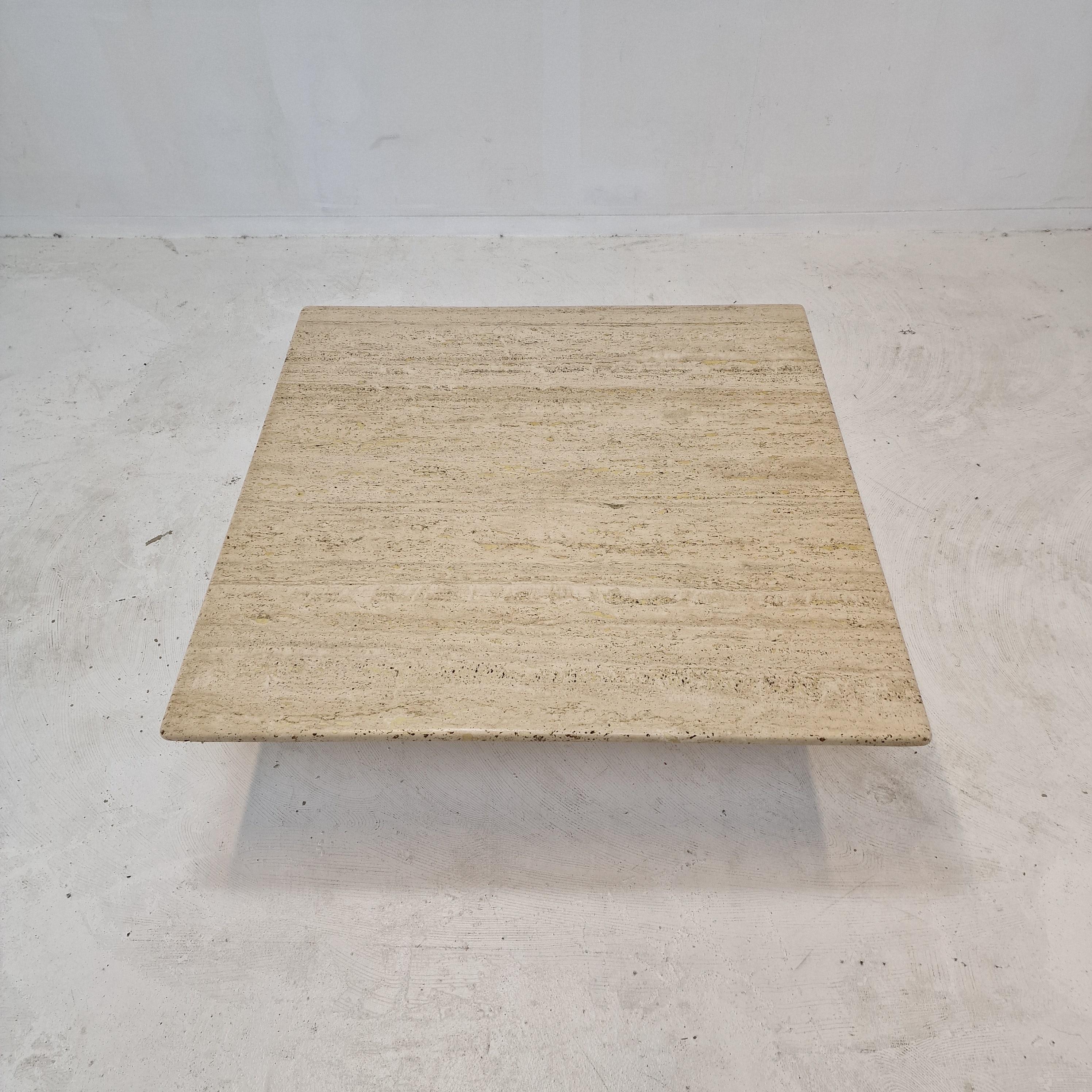 Italian Square Coffee Table in Travertine, 1980s In Good Condition For Sale In Oud Beijerland, NL