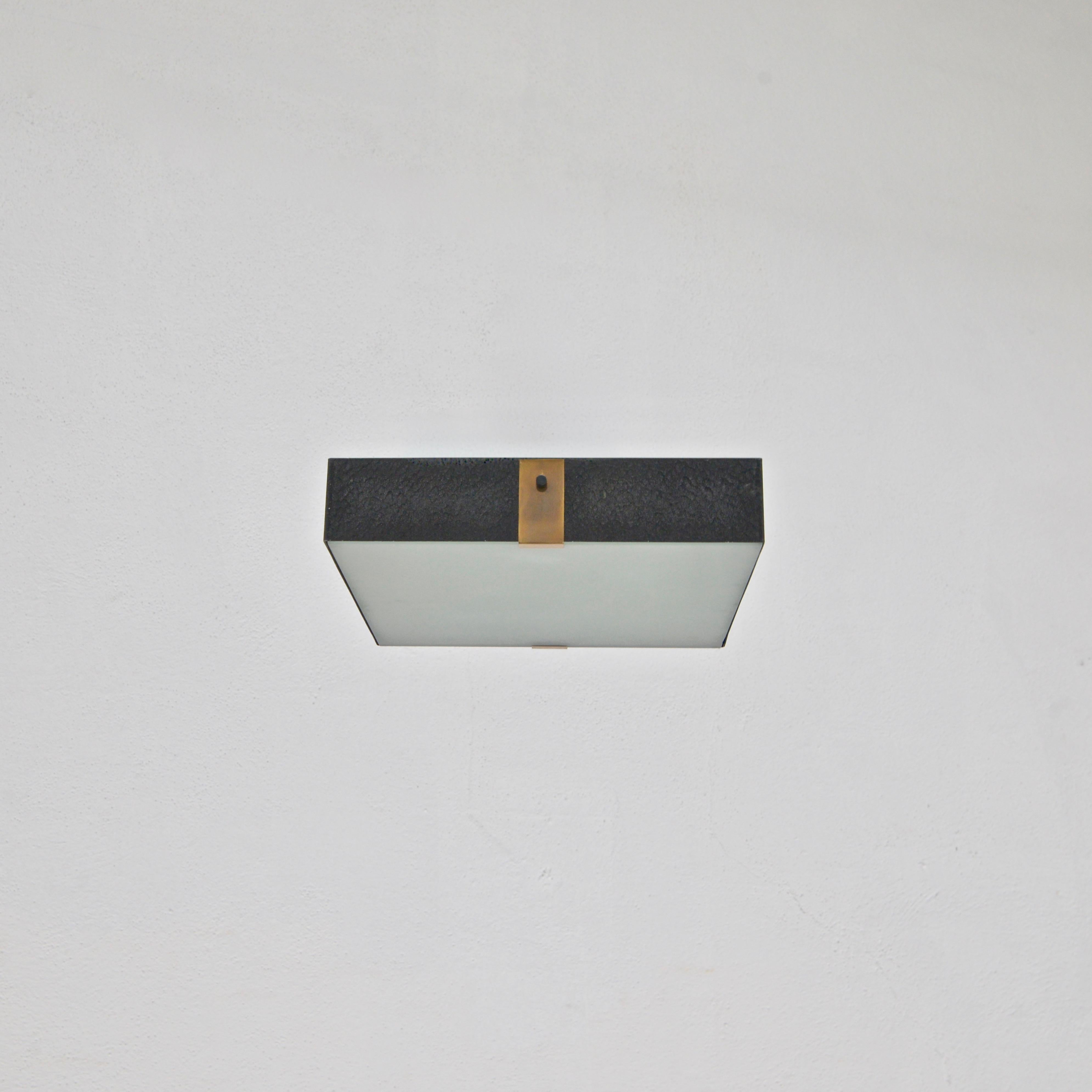 Elegant Mid-Century Modern Italian square flushmount fixture from the 1960s with textured painted steel, brass and glass. Wired with two E26 medium based socket. Wired for use in the US. Light bulb included with order.
Measurements:
Height