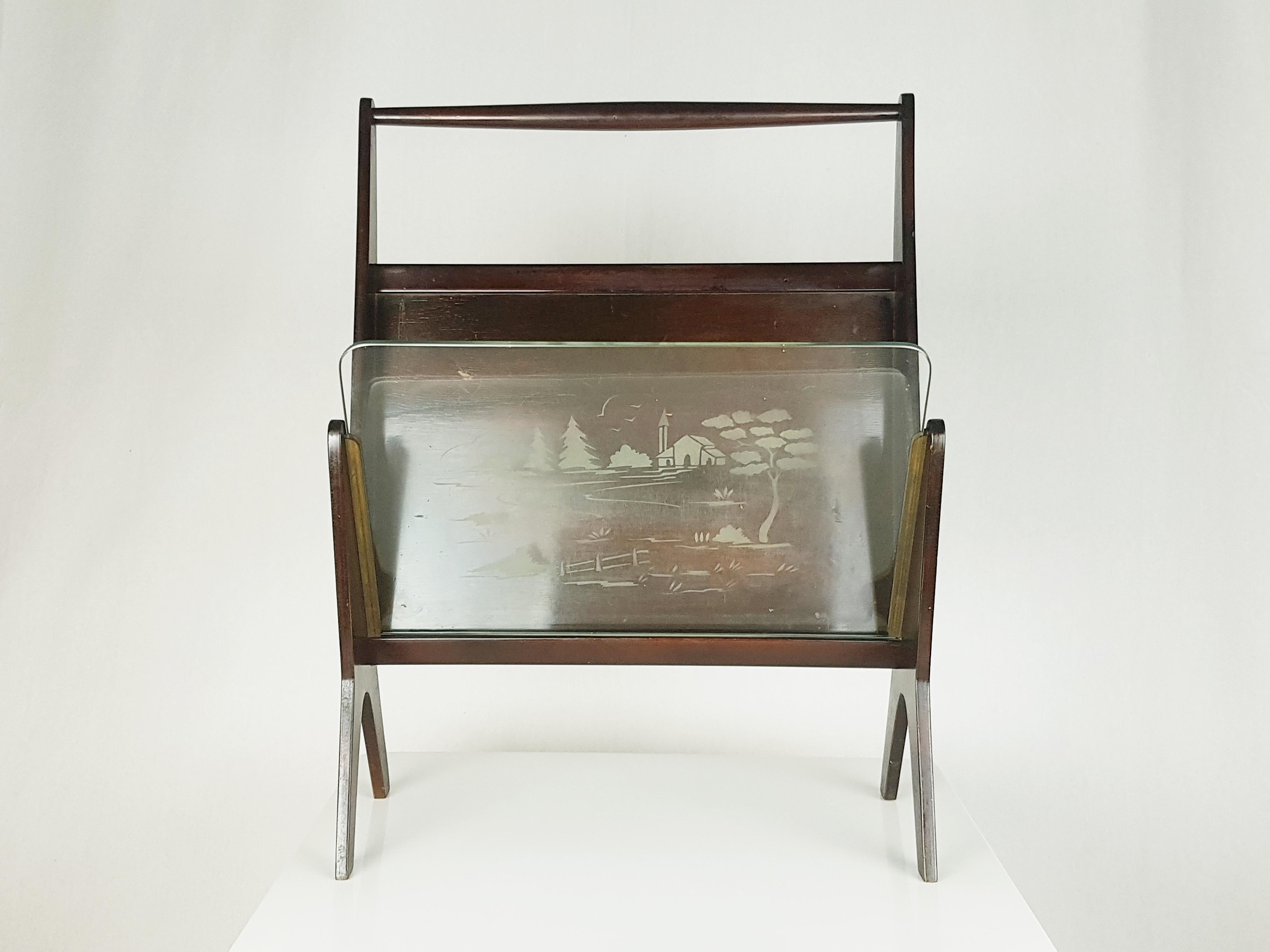 Italian Stained Plywood & Decotared Glass 1950s Magazine Rack In Good Condition For Sale In Varese, Lombardia