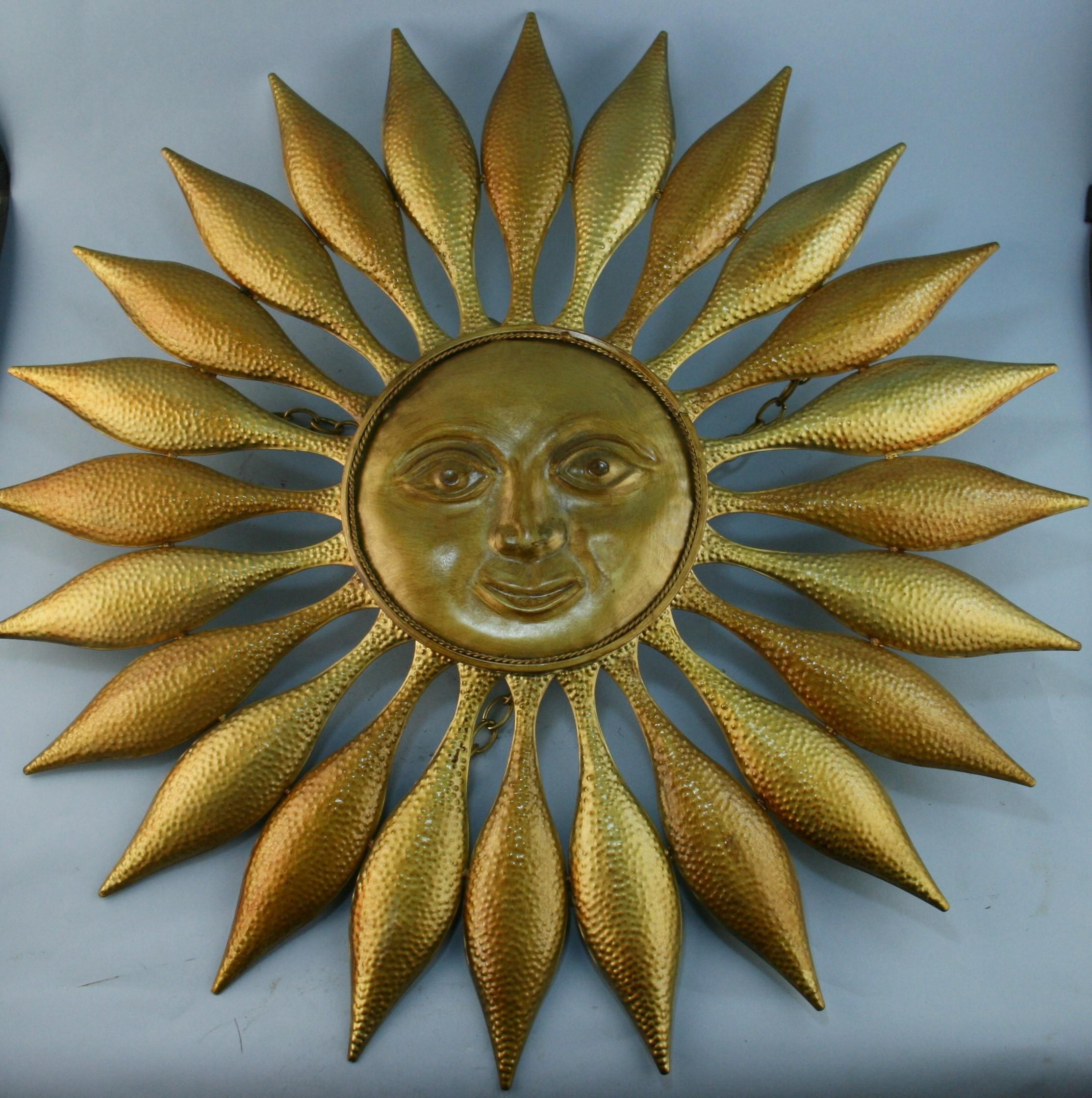 Hand-Crafted Italian Gilt Foliate Sun Face Hanging Chandelier