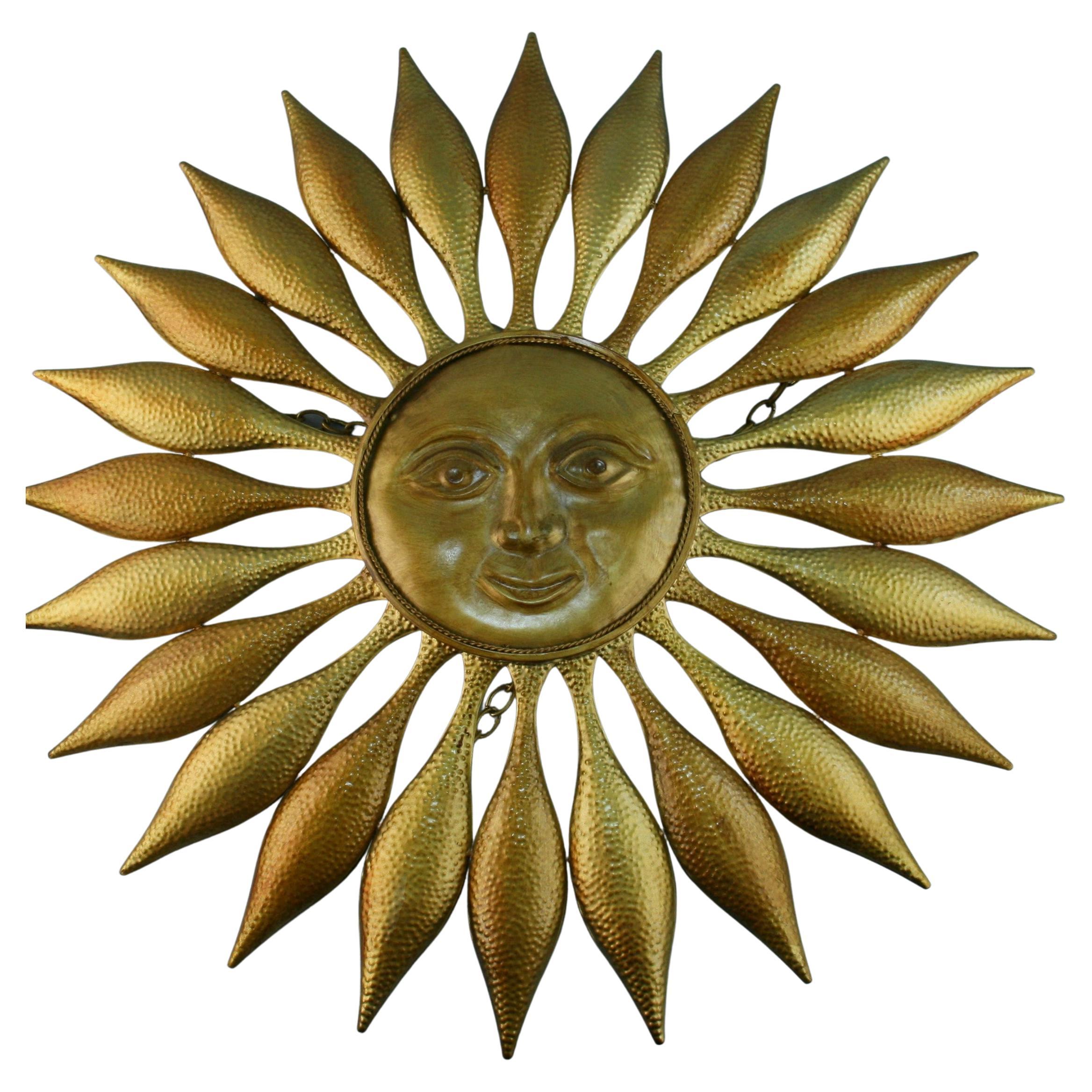Italian Sun Face star ceiling light.
Takes 4 60 watt candelabra based bulbs
Newly rewired
Height can be adjusted.