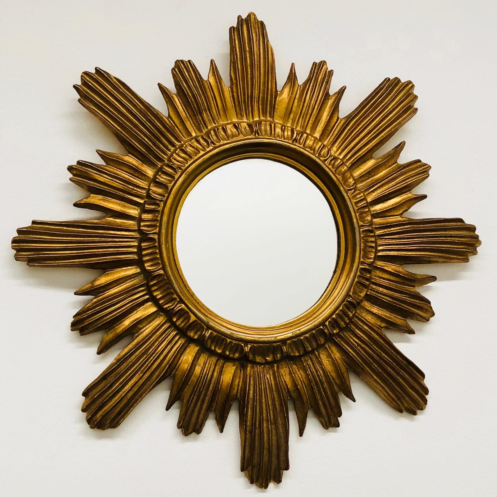 A beautiful starburst or sunburst mirror. Made of plastic, gilded, nice patina. No chips, no cracks, no repairs. It measures approximate 16 3/8
