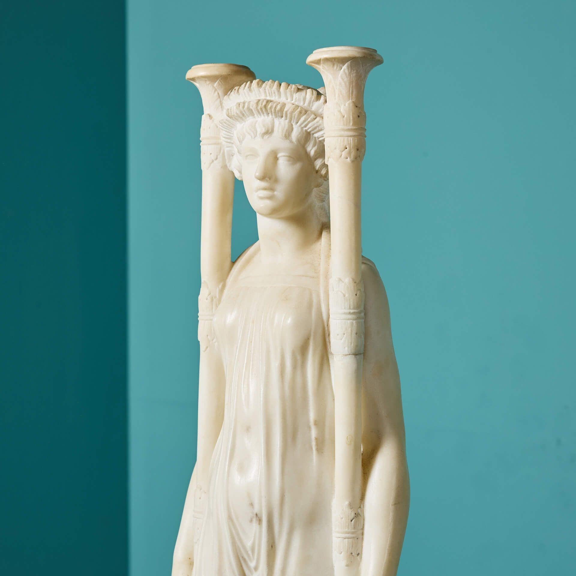 Intagliato a mano Statuario italiano Scultura in marmo di una fanciulla neoclassica in vendita