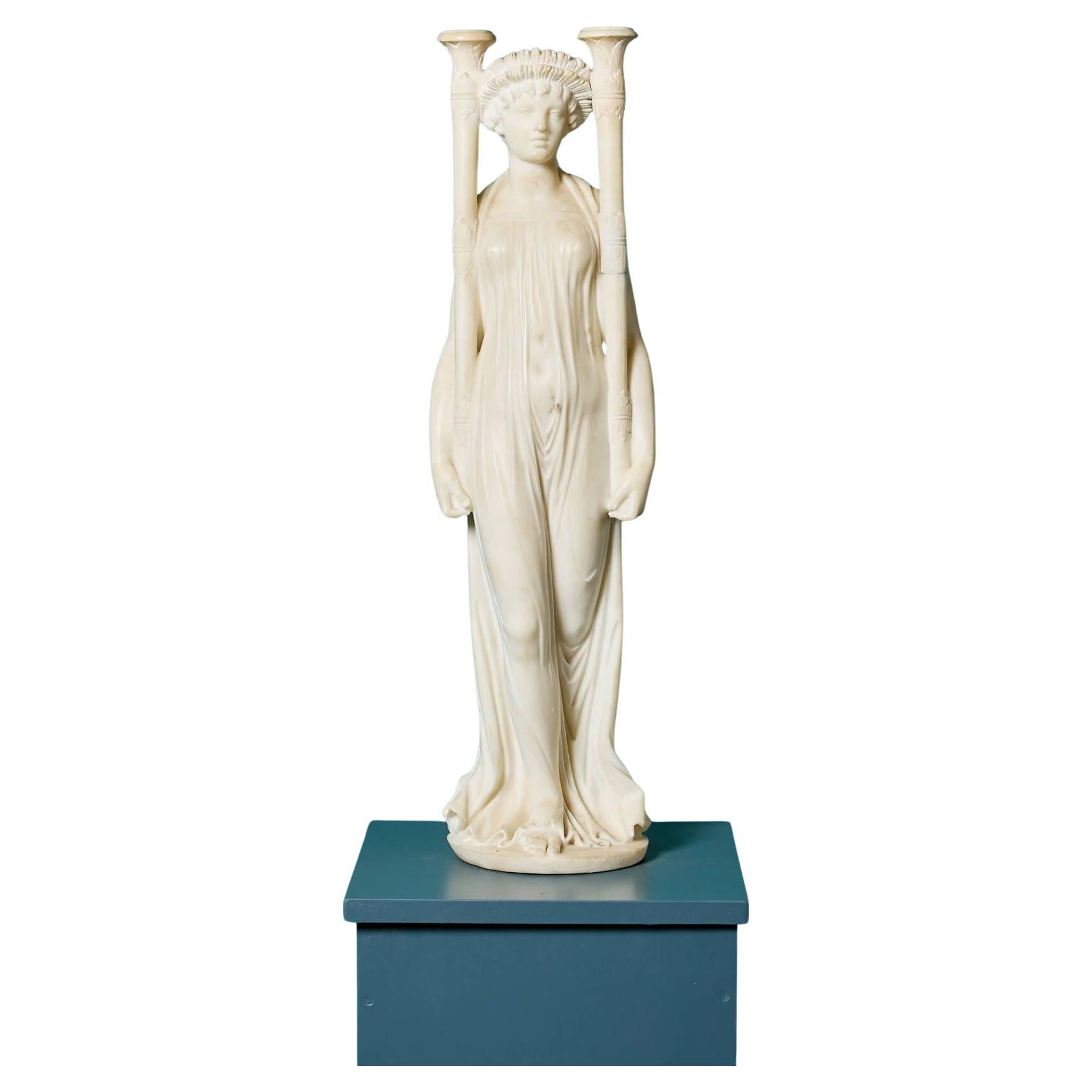 Sculpture italienne en marbre statuaire d'une fille néoclassique