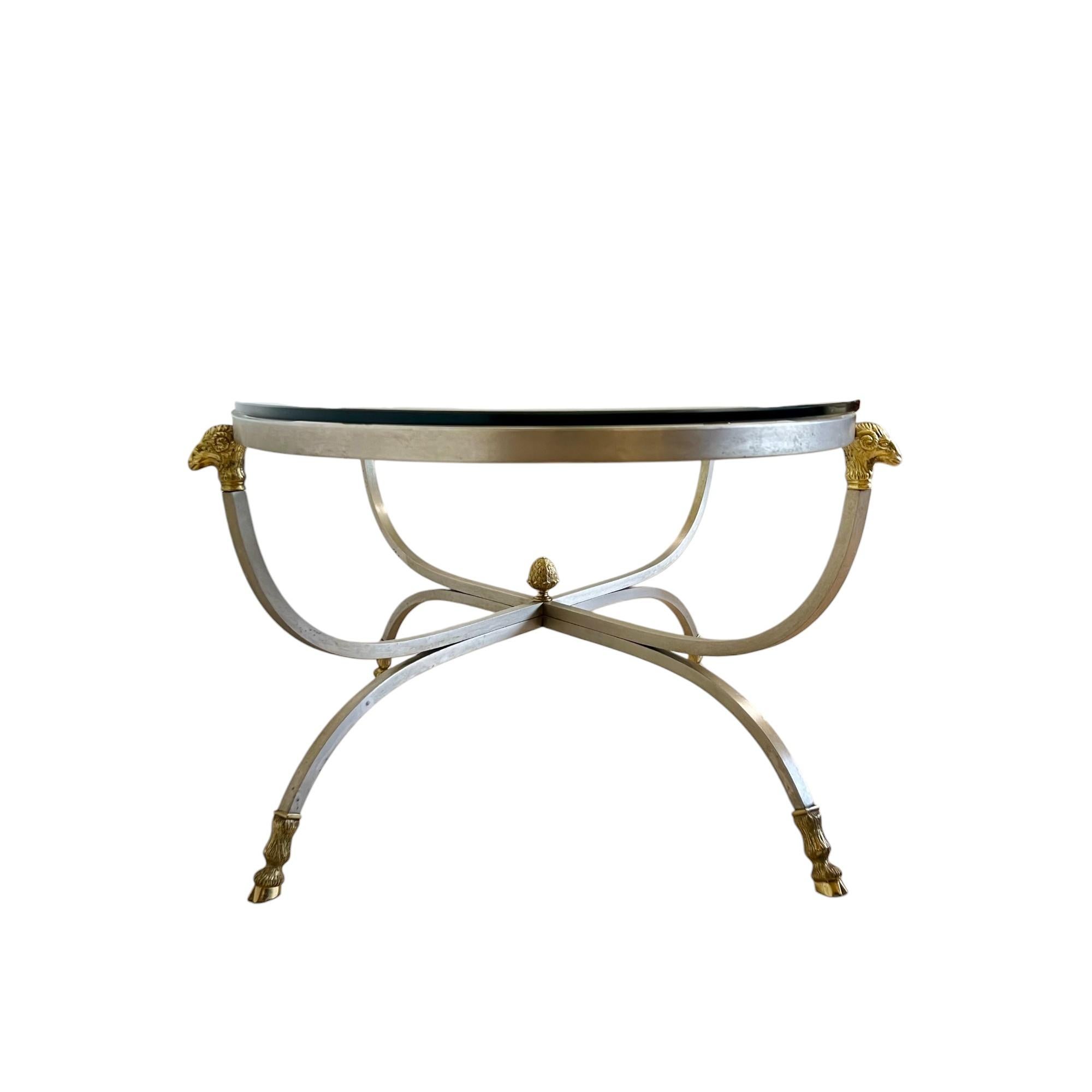 Table basse ovale italienne à tête de bélier en acier et laiton, années 1960 Bon état - En vente à Harlingen, TX