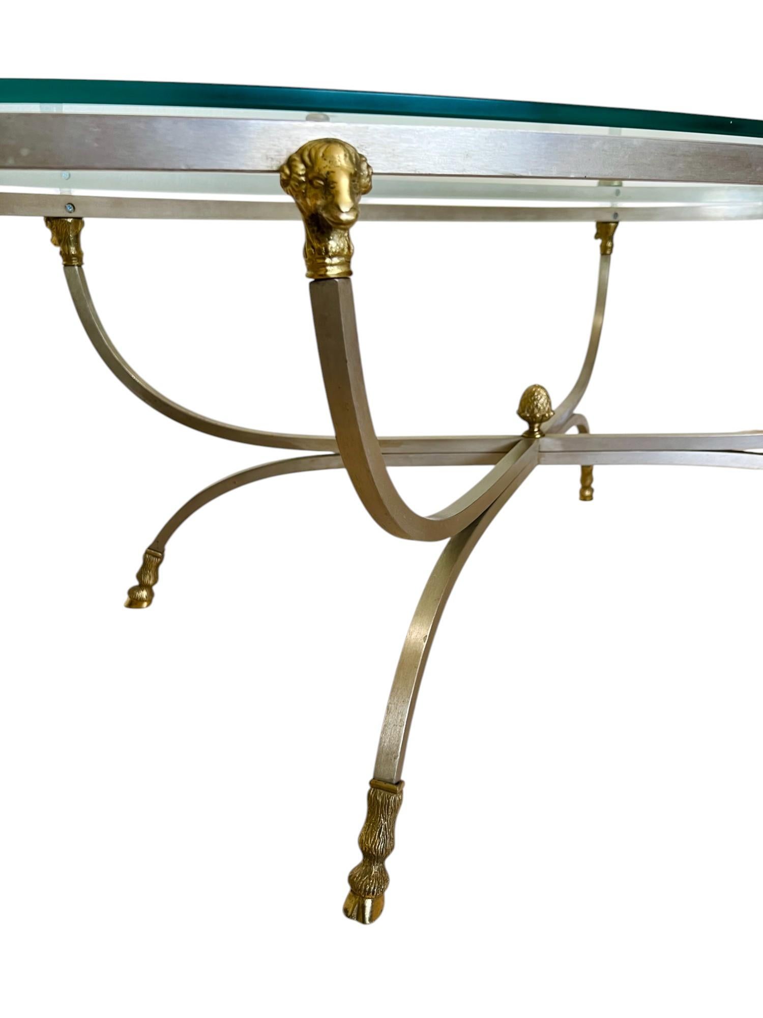 Table basse ovale italienne à tête de bélier en acier et laiton, années 1960 en vente 1