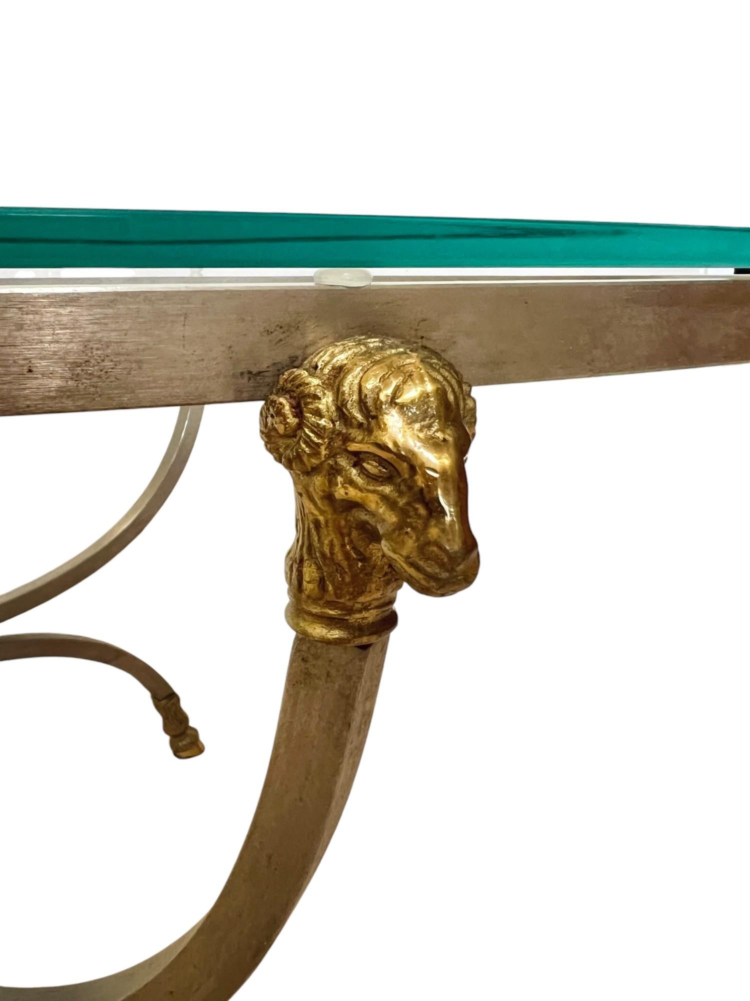 Table basse ovale italienne à tête de bélier en acier et laiton, années 1960 en vente 2