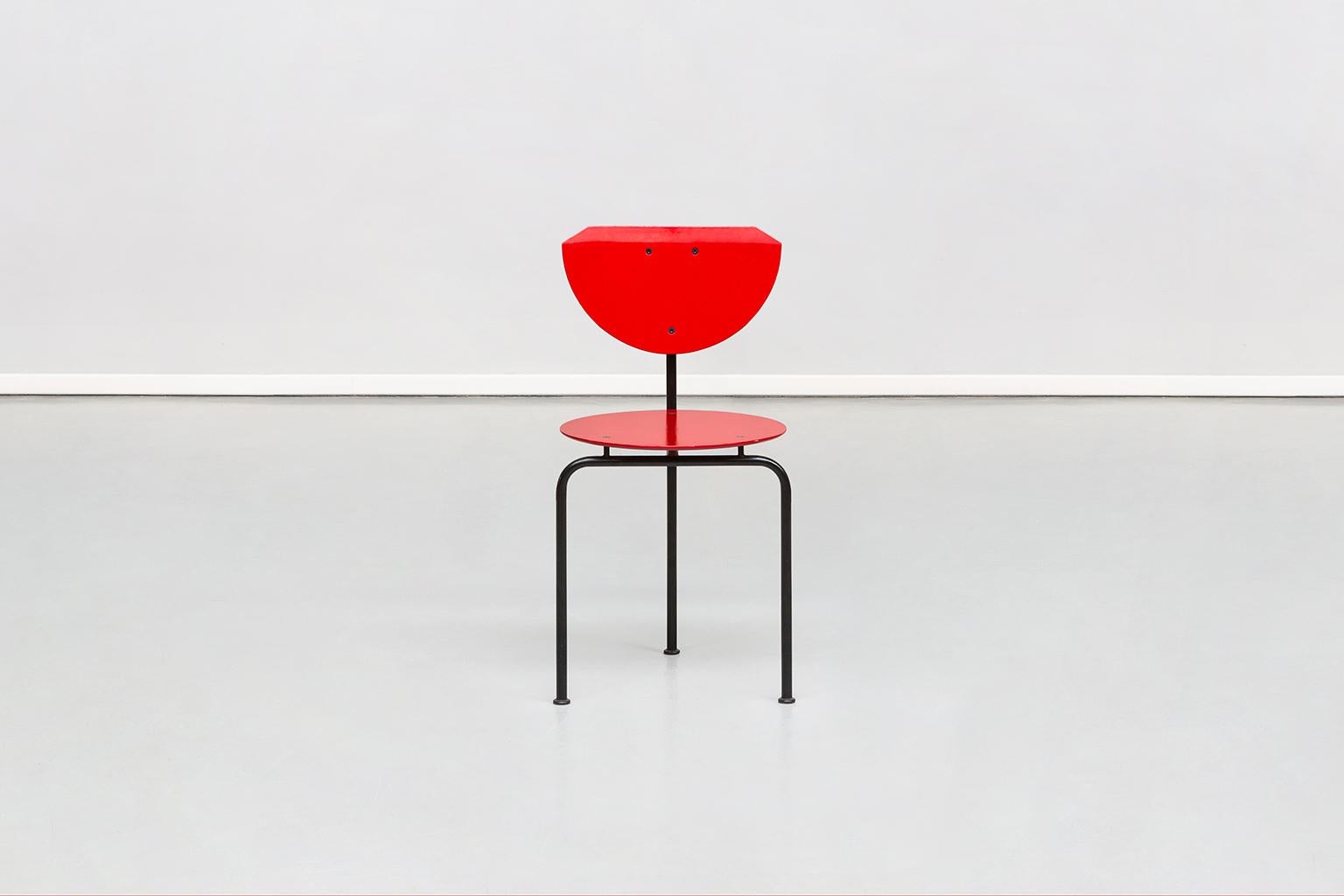 Italian steel and MDF Alien chair by Carlo and Gianni Forcolini for Alias, 1982
Carlo Forcolini was one of the greatest and most influential Italian masters of the 20th century. His bold, playful and full of fantasy approach led to a series of