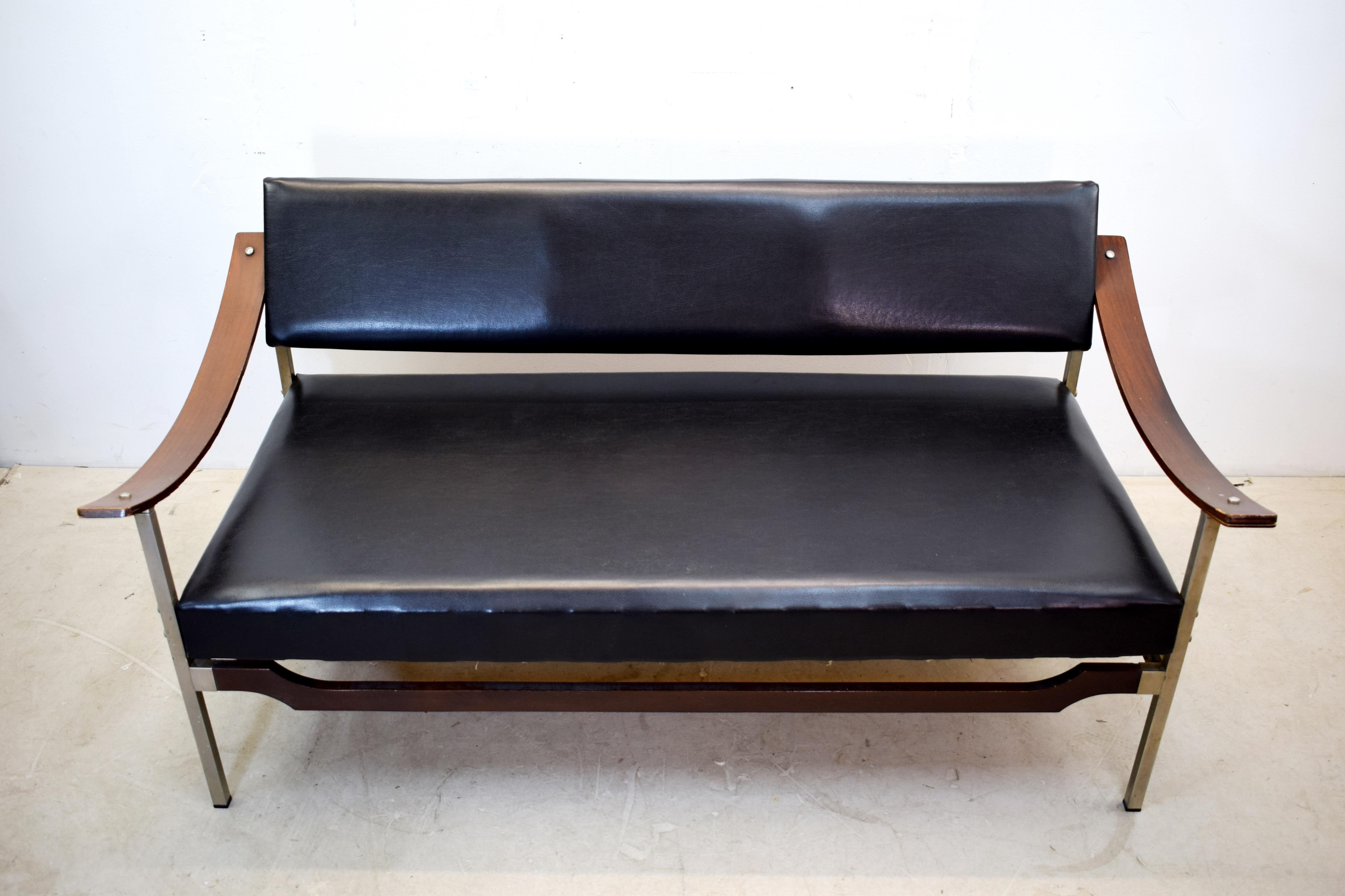 Italian steel, curved plywood & rosewood sofa, 1960s.

Dimensions: H= 70 cm; W= 140 cm; D= 75 cm.