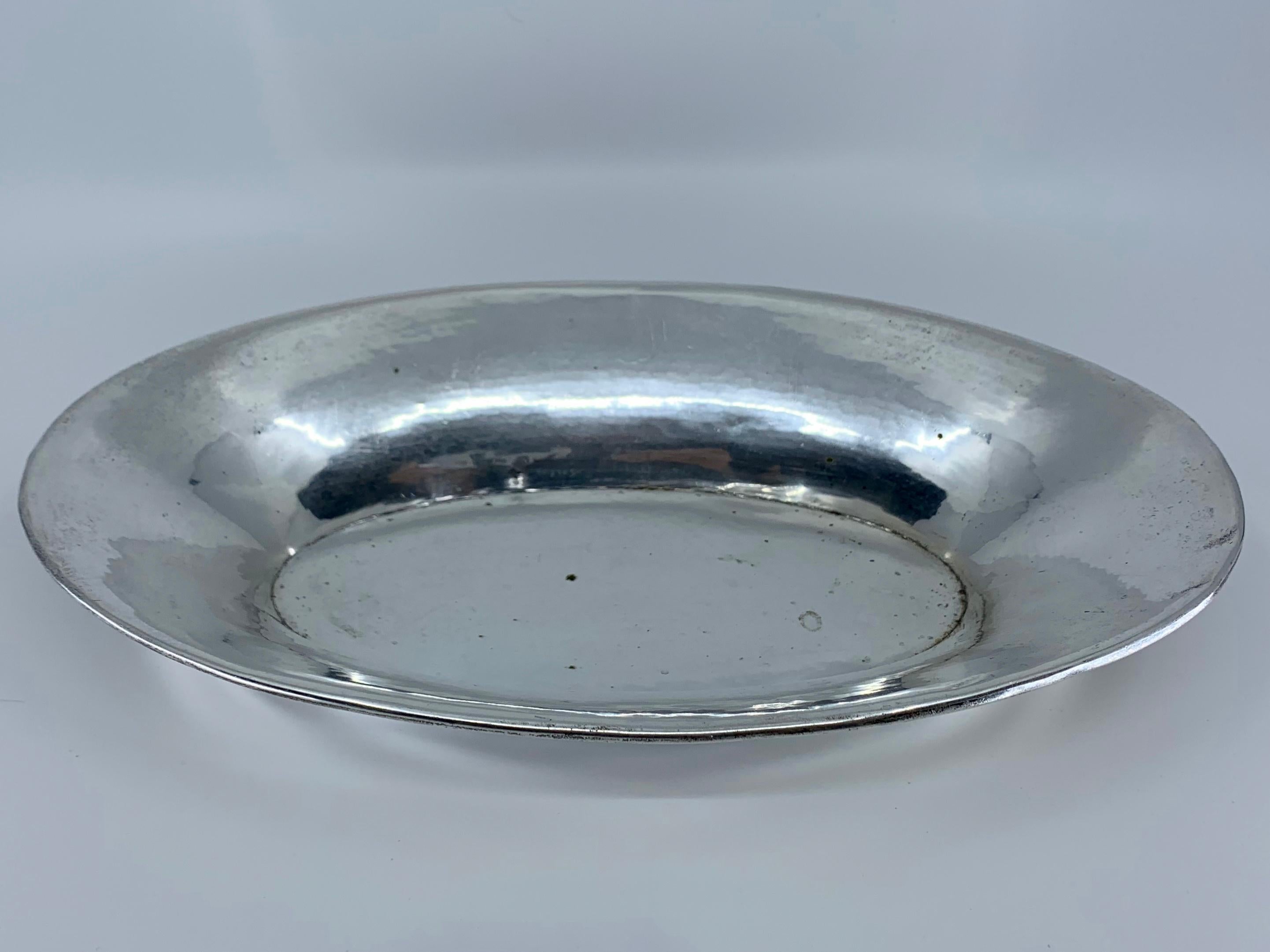 Italian sterling bread plate. Vintage oval sterling silver shallow bread dish with outward curving rim of sleek and simple design; a chic bread plate, potpourri dish or table accessory, Italy, mid-20th century.
Dimensions: 10.5