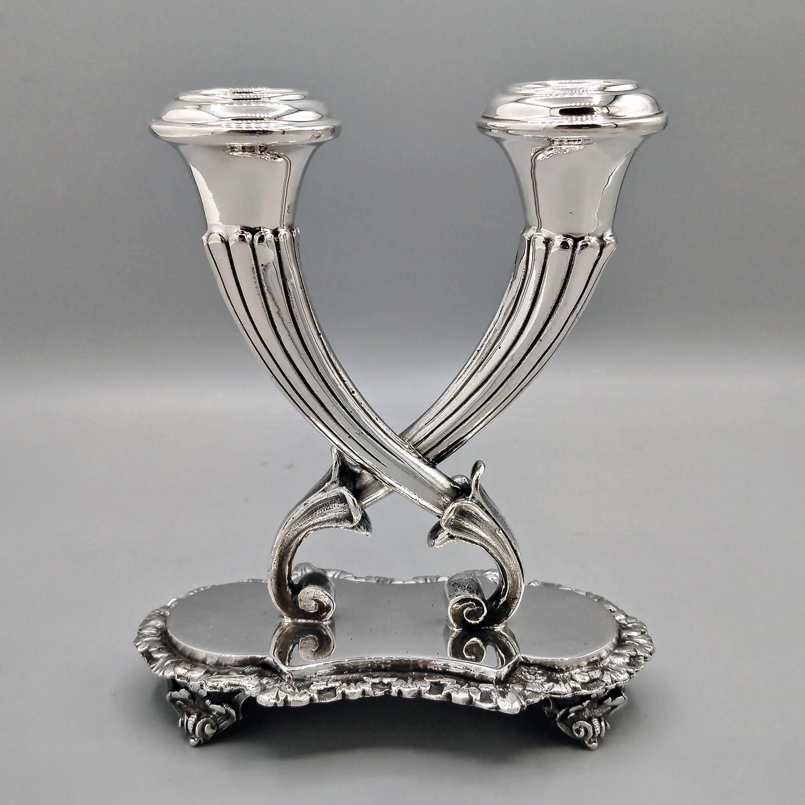 Candelabro italiano de plata de ley de 2 luces en forma de Cornucopia en venta 2