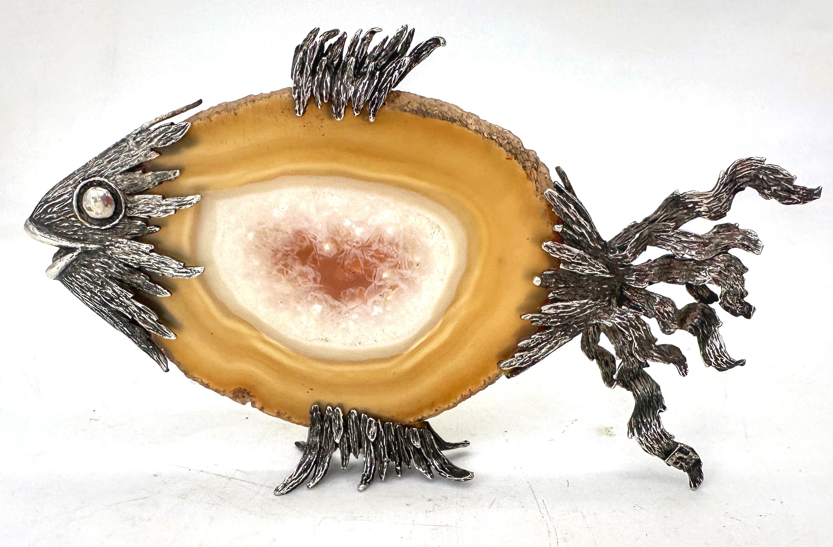 Moderno Scultura di pesce in argento sterling e agata lucidata, con marchio, anni '70 in vendita