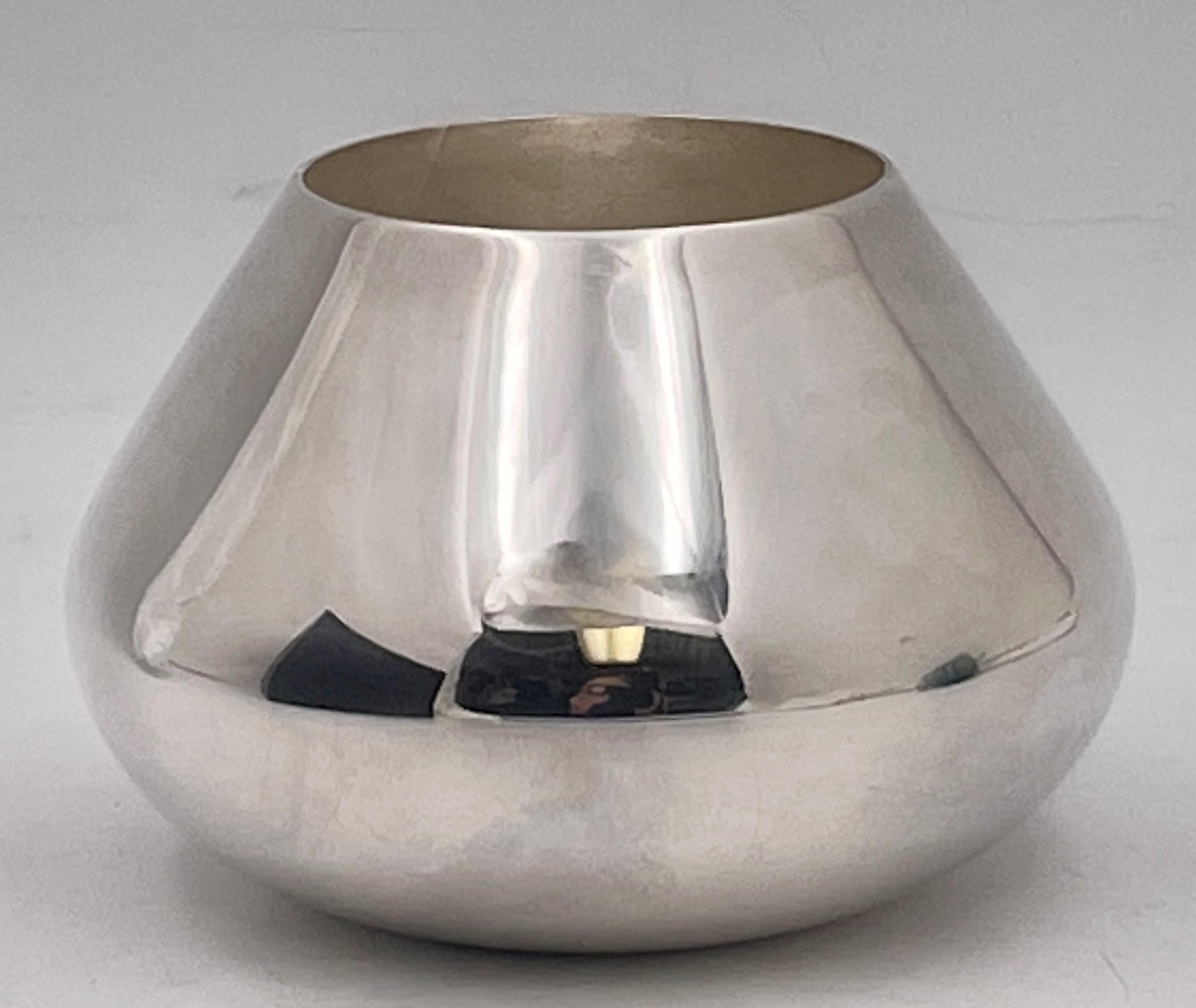 Italian, sterling silver bowl or dish, in Mid-Century Modern Style, with an elegant, geometric design, by Pampaloni. It measures 4 1/2'' in diameter by 5'' in height, is sold in its original packaging, weighs 8.5 troy ounces, and bears hallmarks as