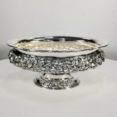 Italienischer Tafelaufsatz aus Sterlingsilber mit geprägten Blumen