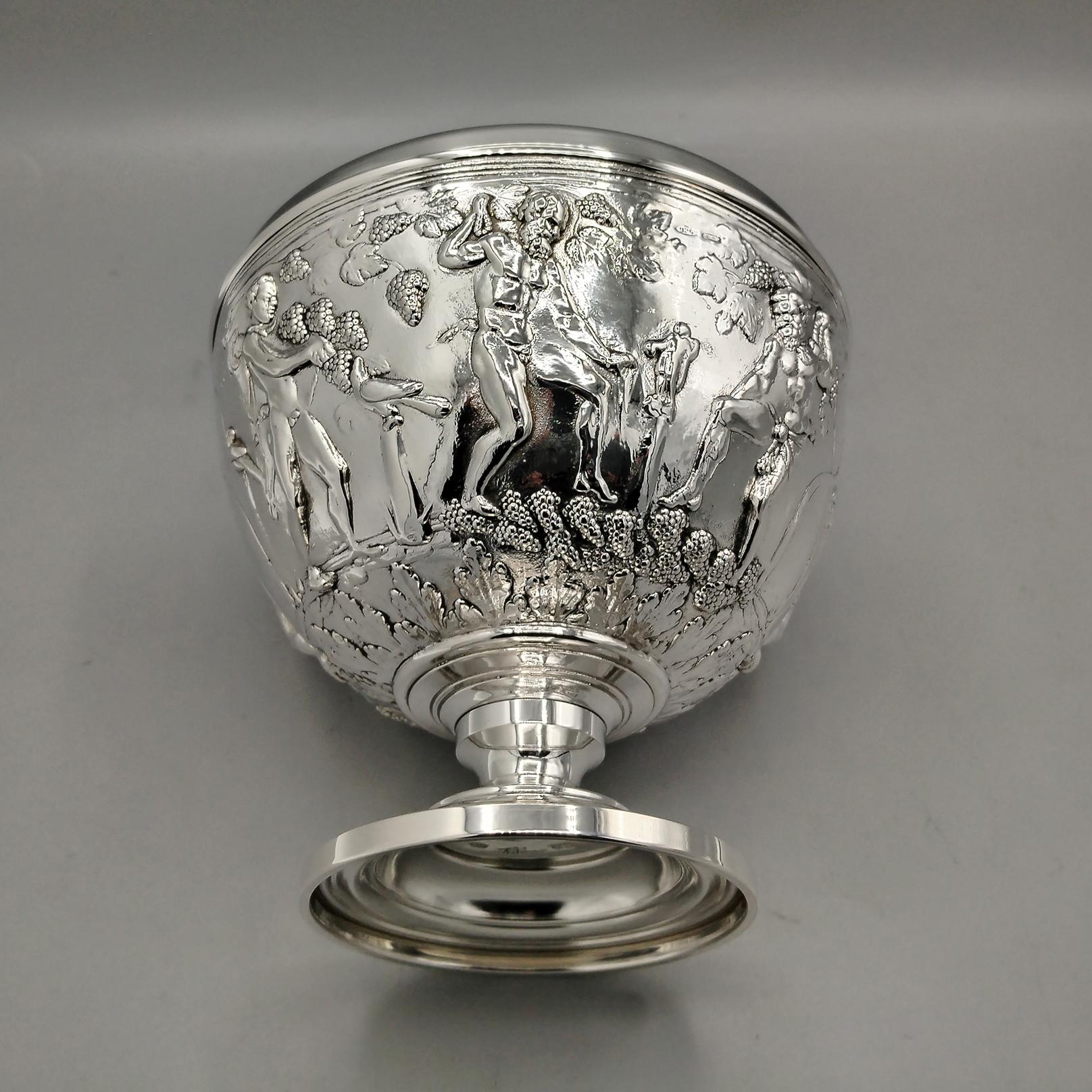 Coupe décorative en argent italien sur pied en vente 4