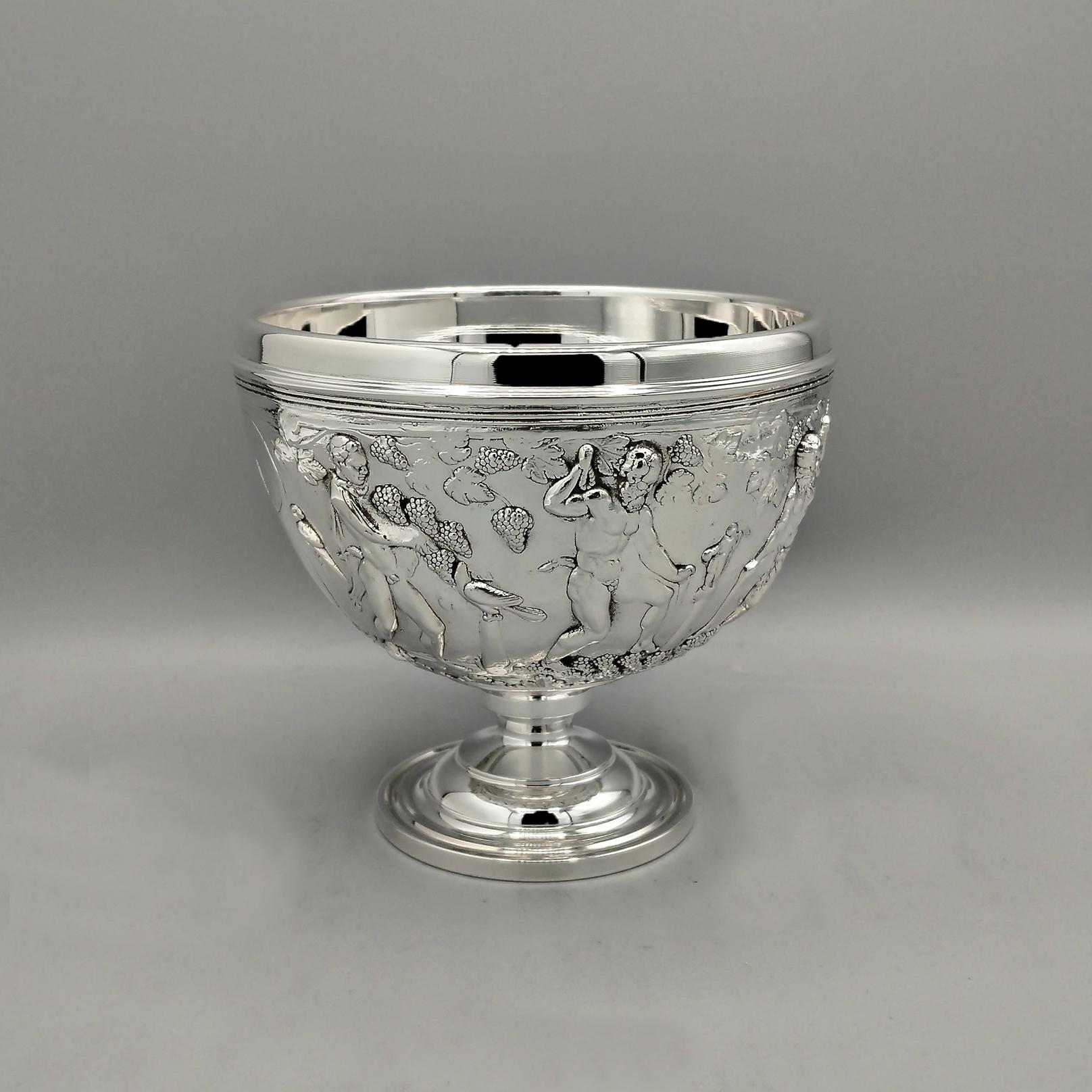 Coupe décorative en argent italien sur pied en vente 8