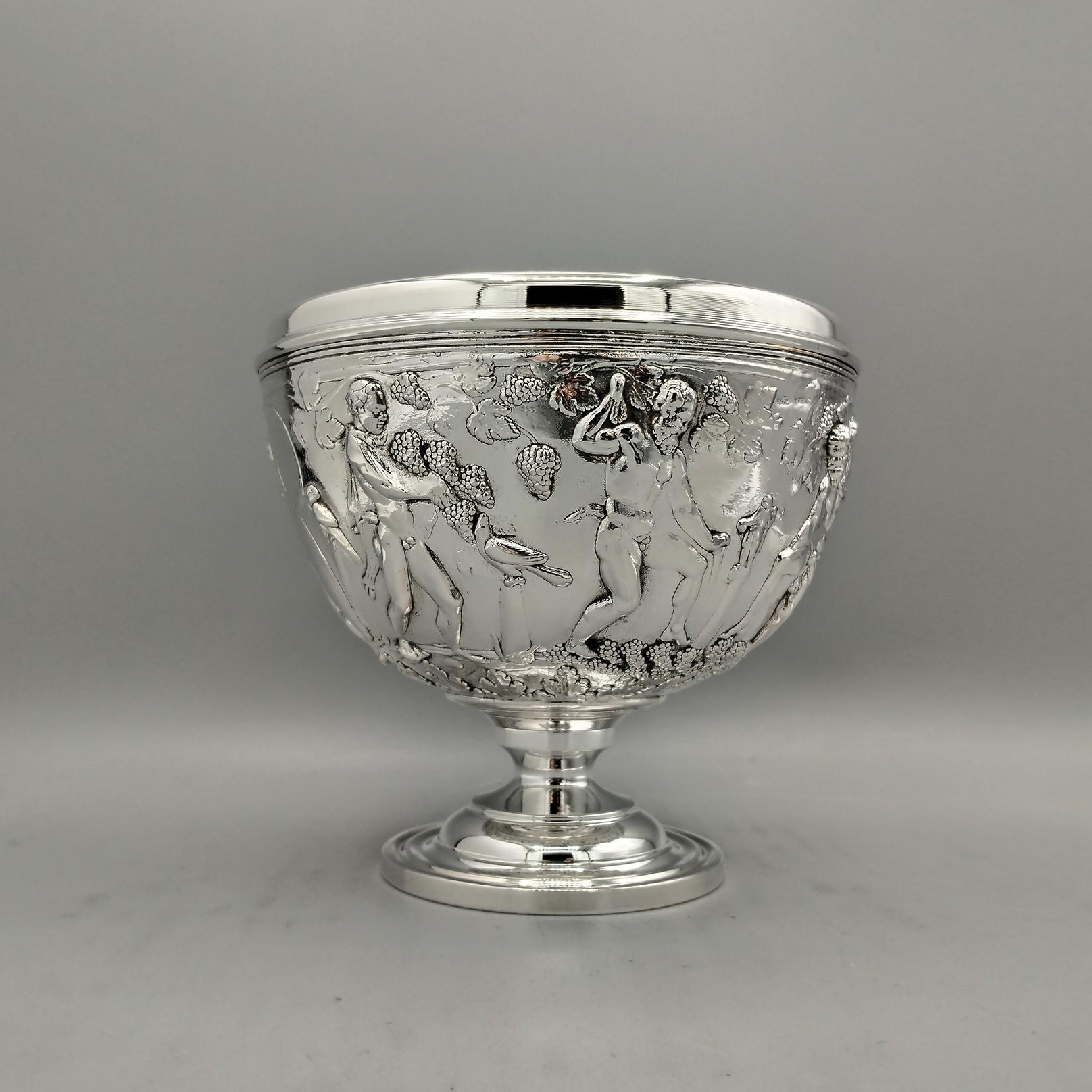 Italian Coupe décorative en argent italien sur pied en vente