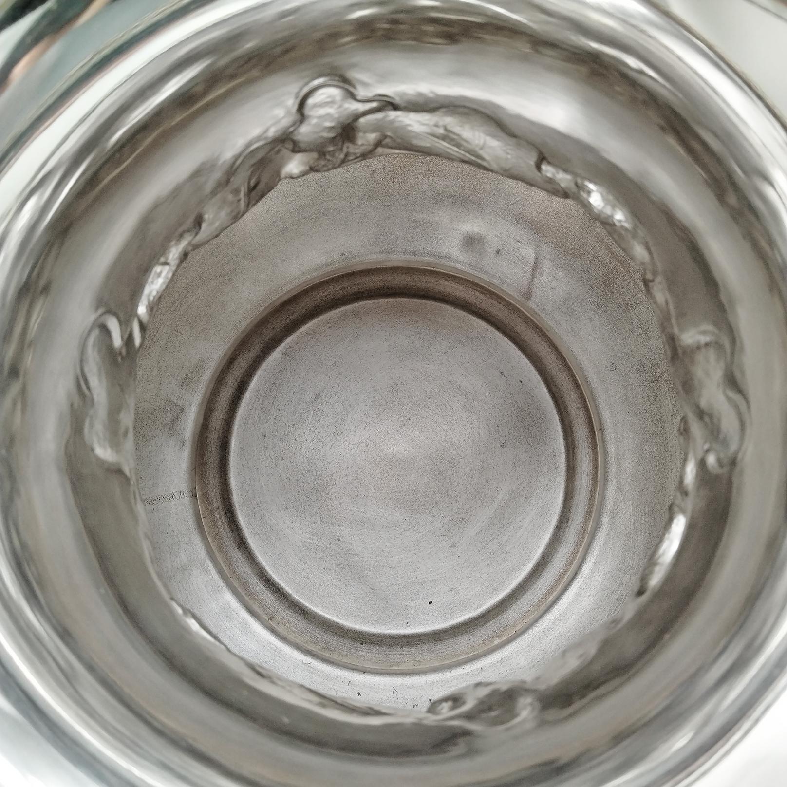 Vase italien en argent sterling gaufré avec feuilles de chêne et glands en vente 4