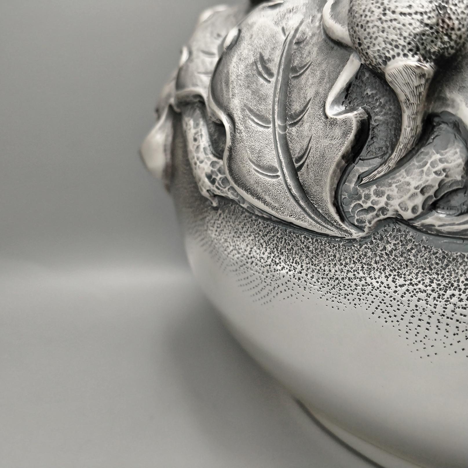 Vase italien en argent sterling gaufré avec feuilles de chêne et glands Neuf - En vente à VALENZA, IT