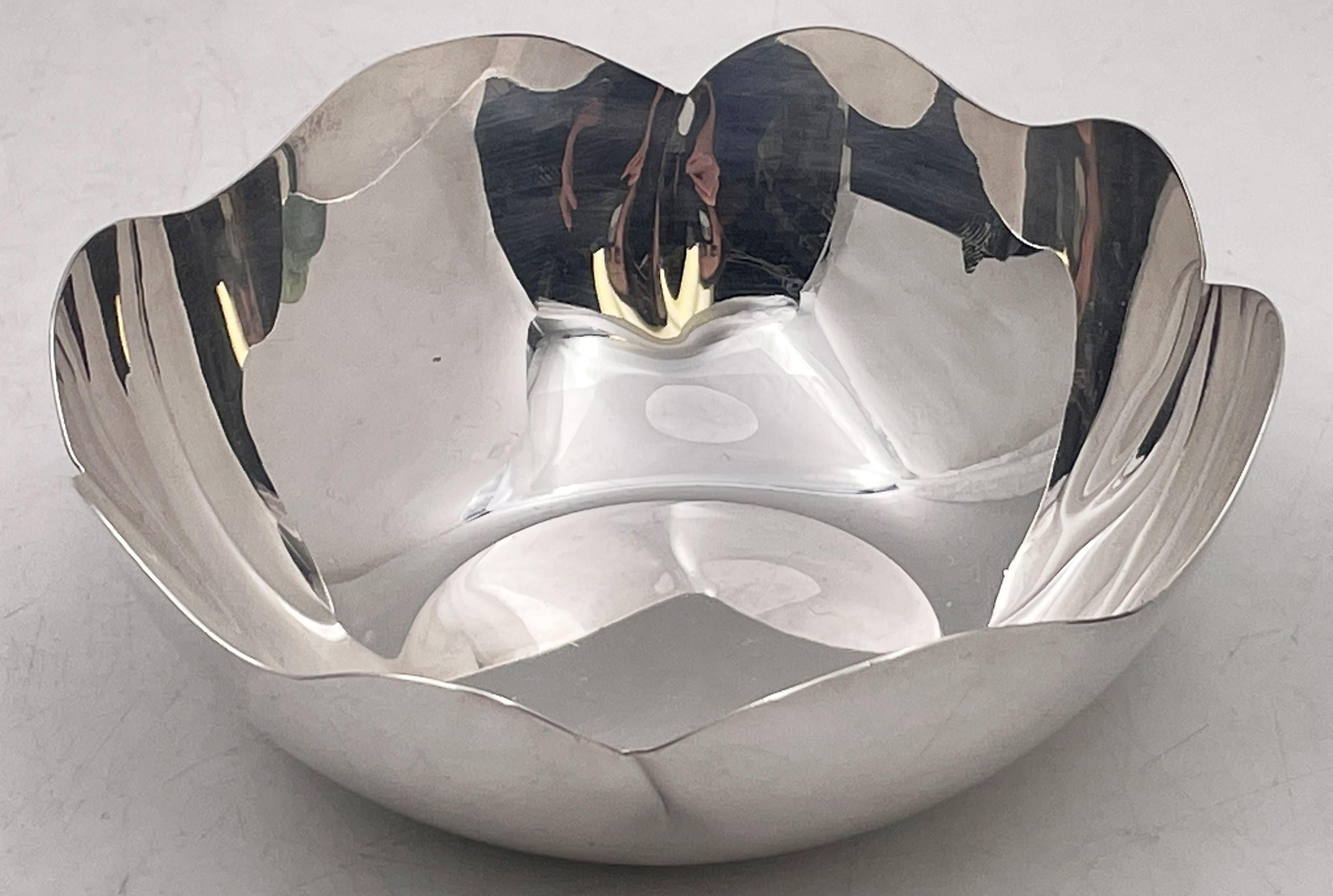 Italian, sterling silver bowl in Mid-Century Modern Style, with an elegant, flower or wave-like design, by Pampaloni. It measures 5'' in diameter by 1 3/4'' in height, is sold in its original packaging, weighs 4.5 troy ounces, and bears hallmarks as