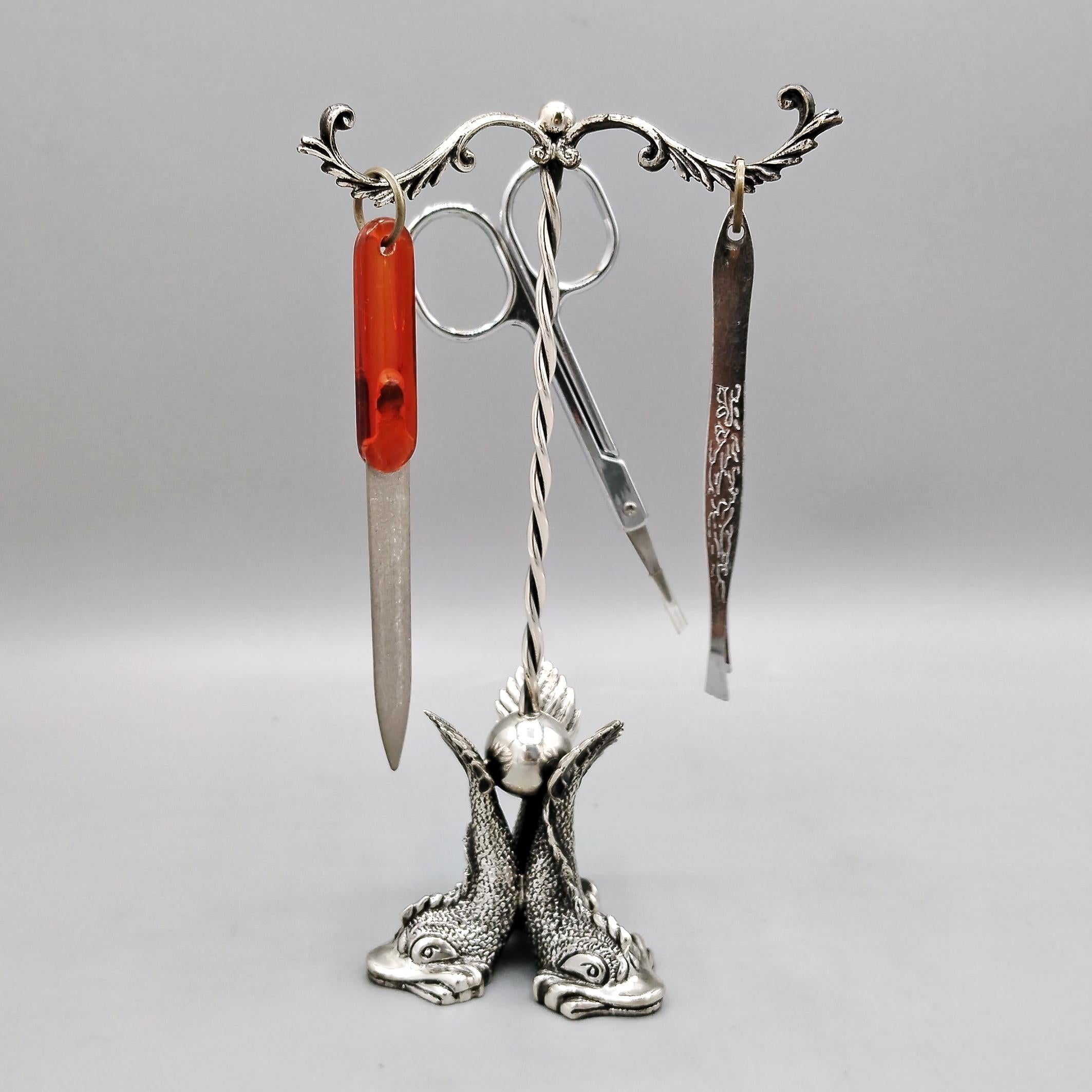 Maniküreständer aus Sterlingsilber.
Drei silberne 