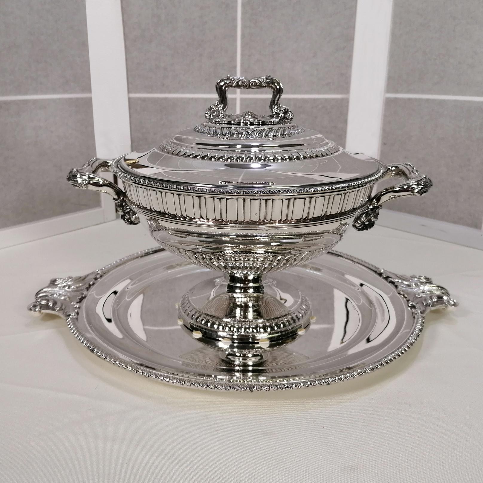 Queen Anne Italian Sterling Silver round Soup Tureen with stand Queen Ann Style For Sale