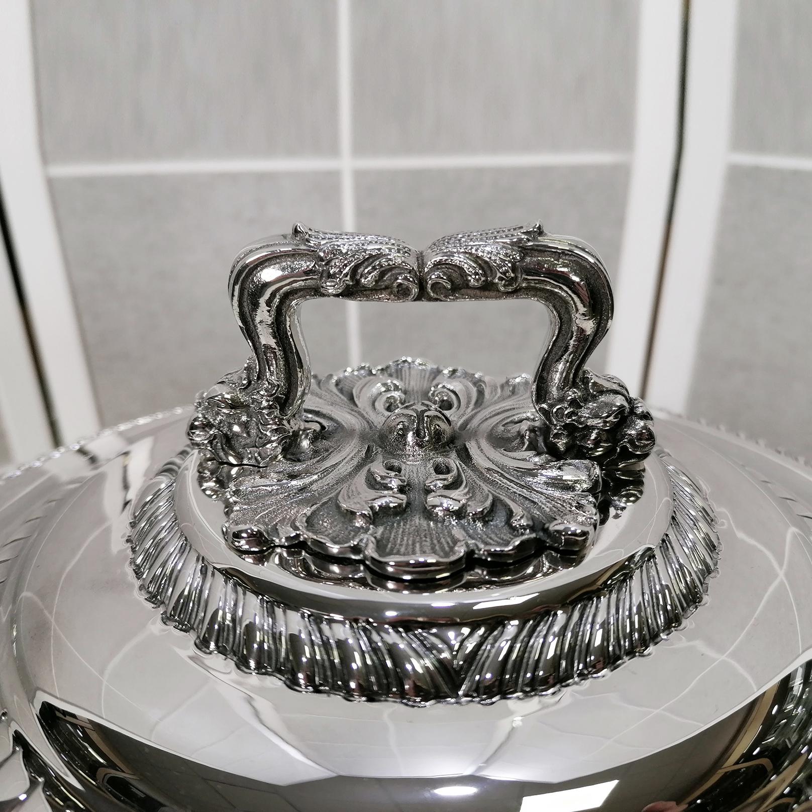 Late 20th Century Italian Sterling Silver round Soup Tureen with stand Queen Ann Style For Sale