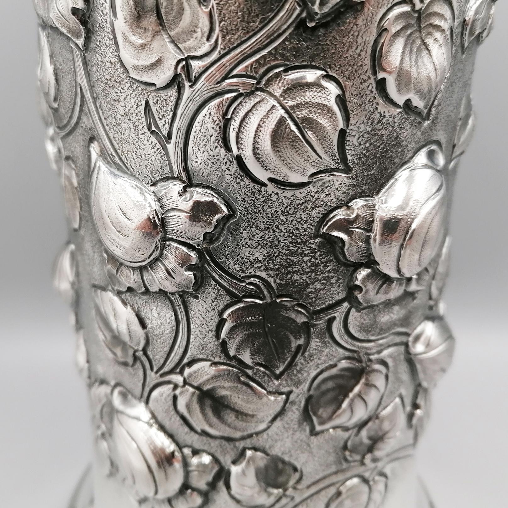 jarrón italiano de plata de ley En relieve en venta