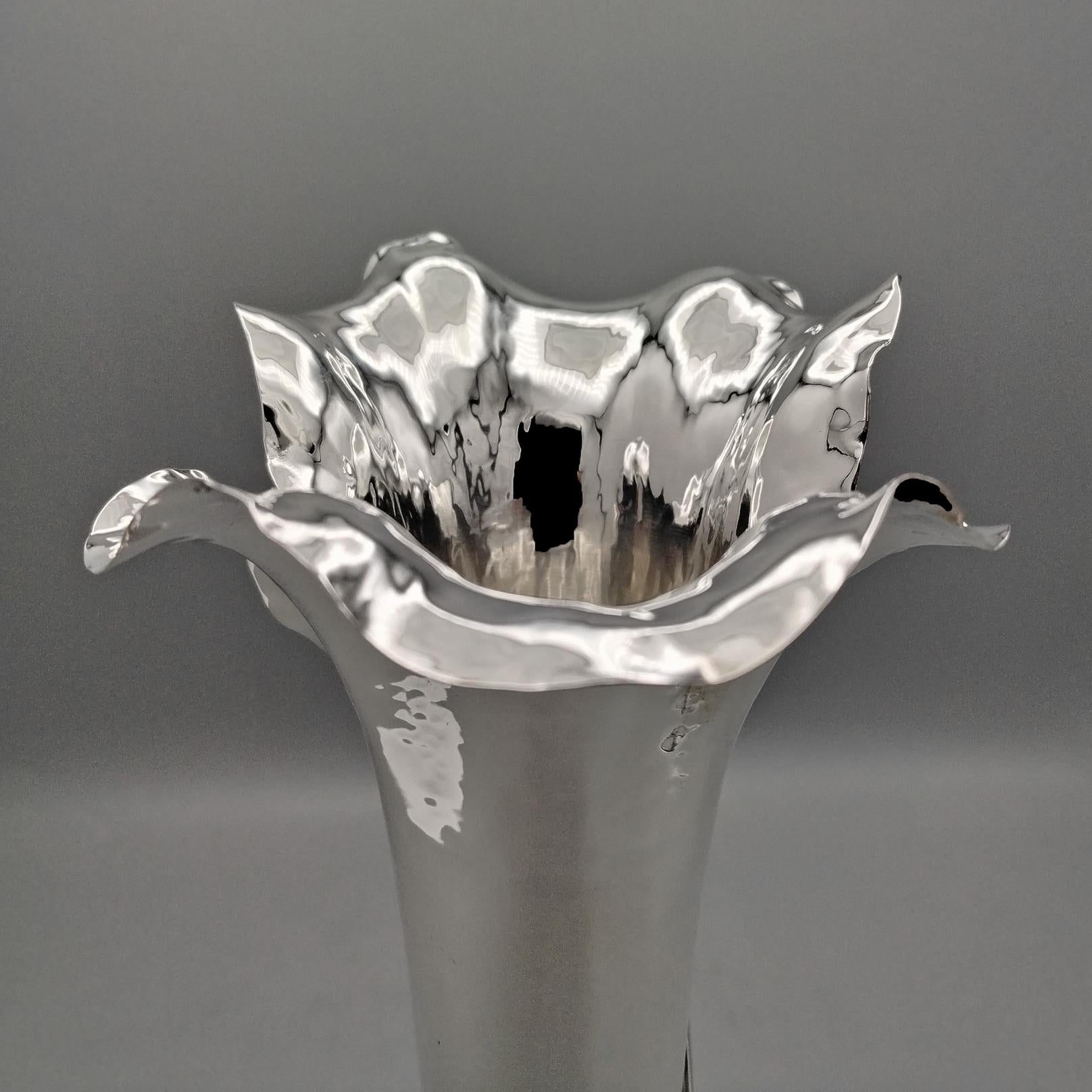 italian Sterling Silver Vase In condizioni ottime in vendita a VALENZA, IT