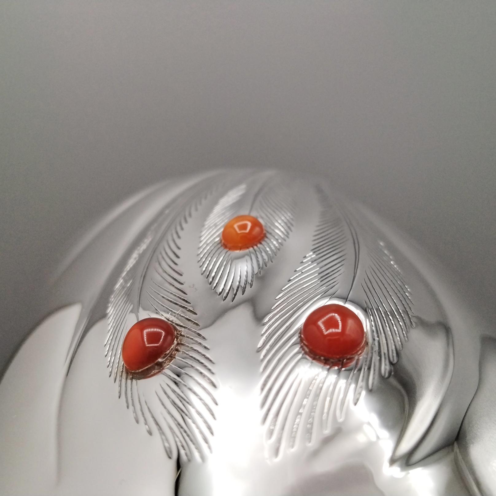 Italian Sterling silver vase with feathers design and carnelian stones For Sale 1