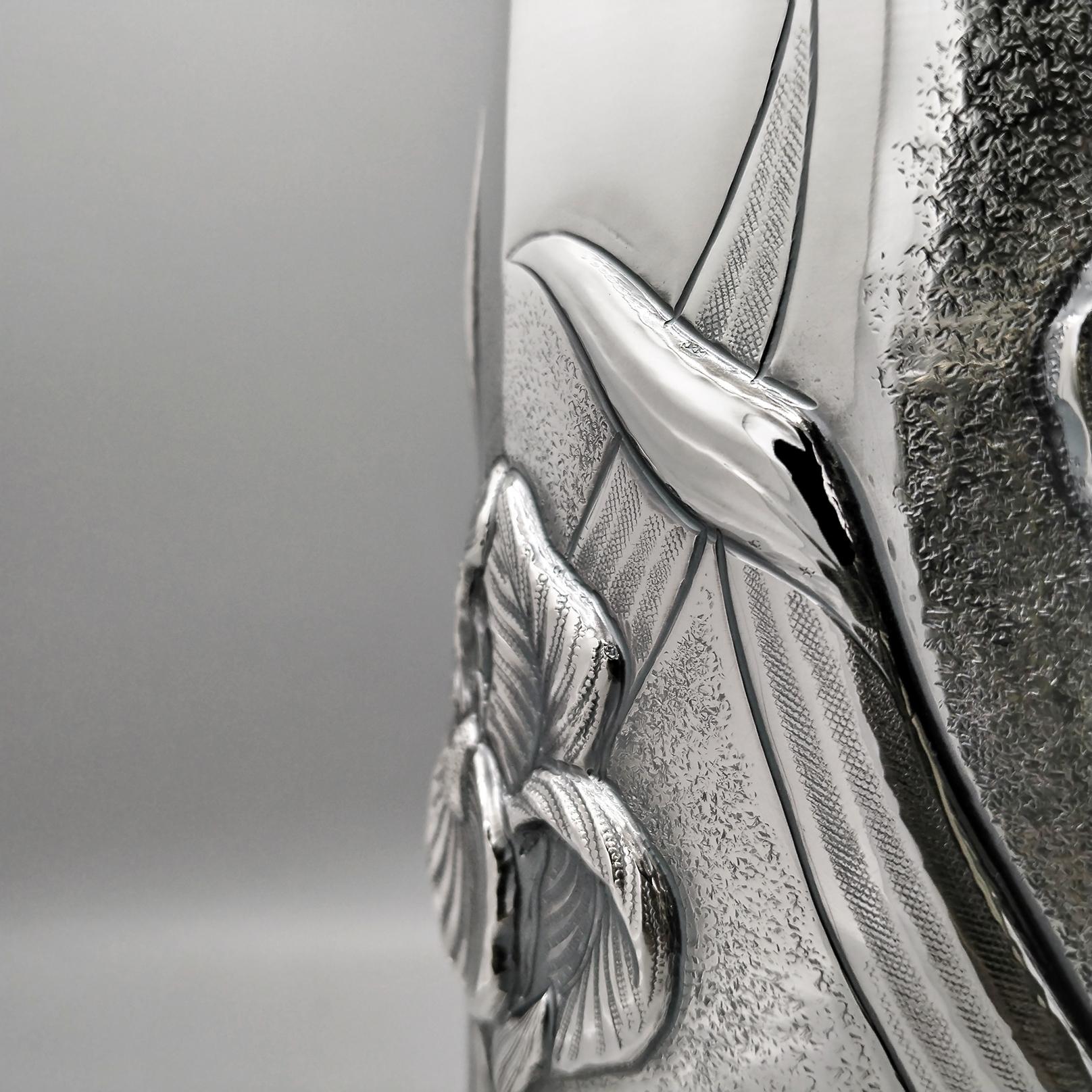 Vaso italiano in argento 925 con fiori di iris in vendita 2