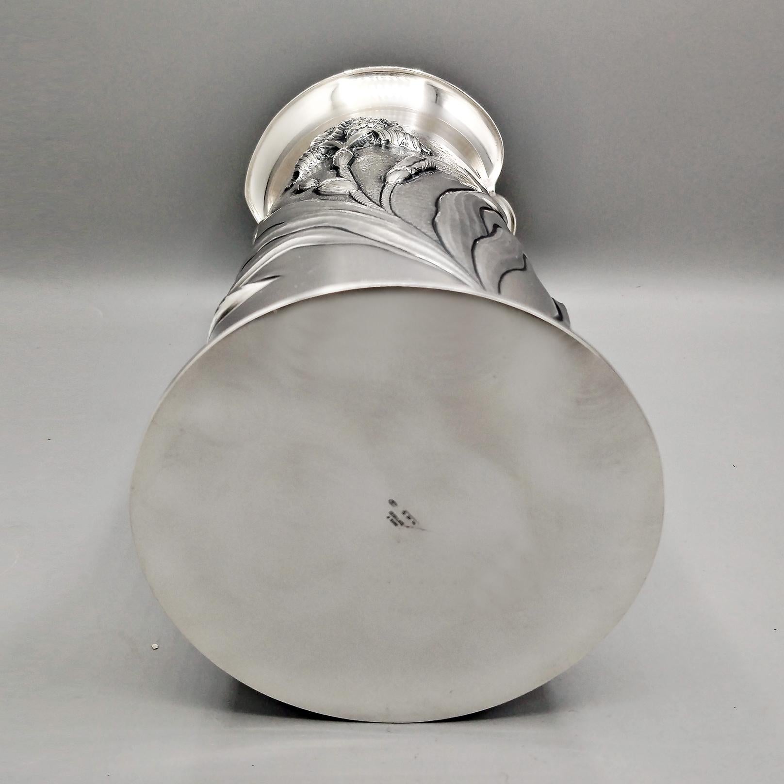Vaso italiano in argento 925 con fiori di iris in vendita 5