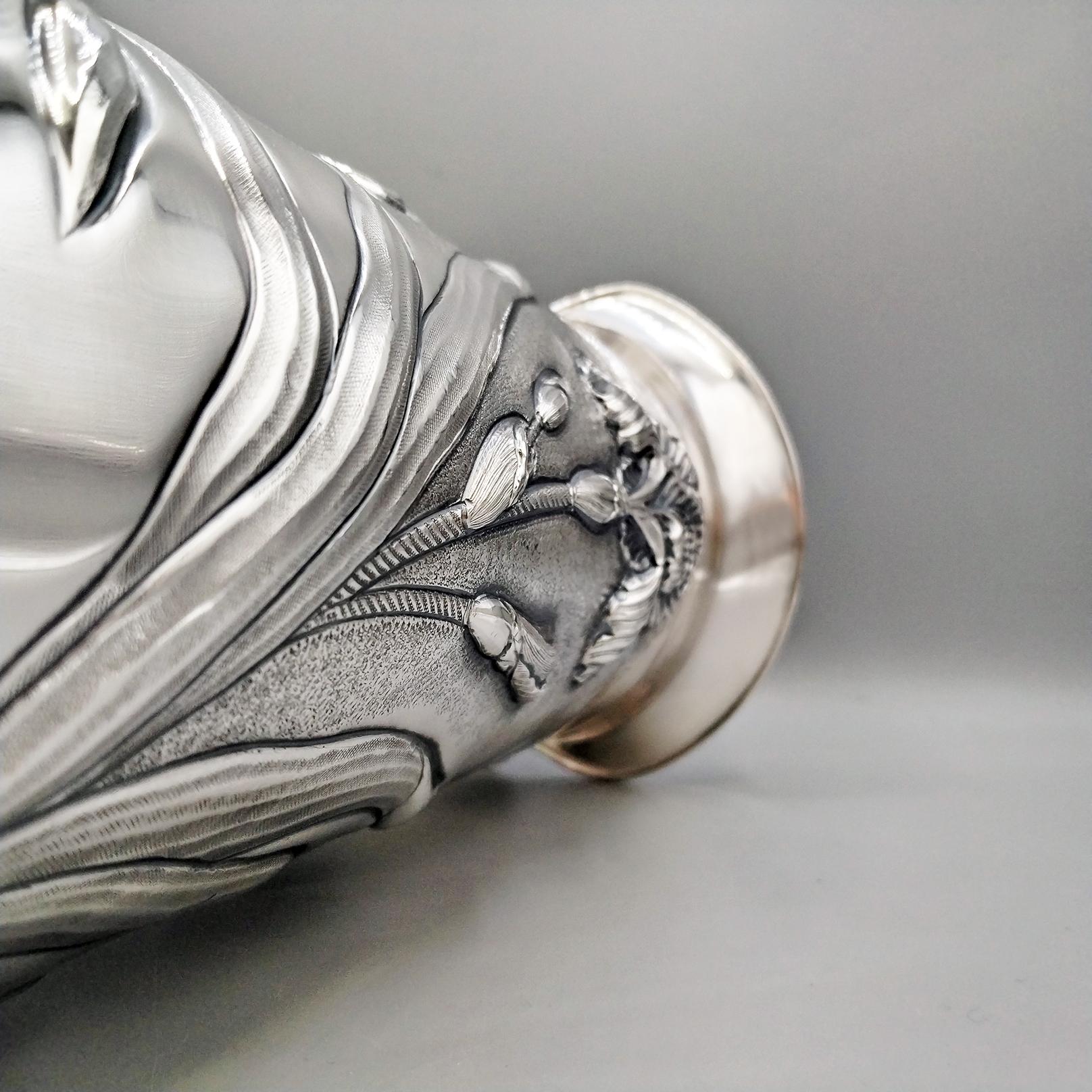 Vaso italiano in argento 925 con fiori di iris in vendita 7