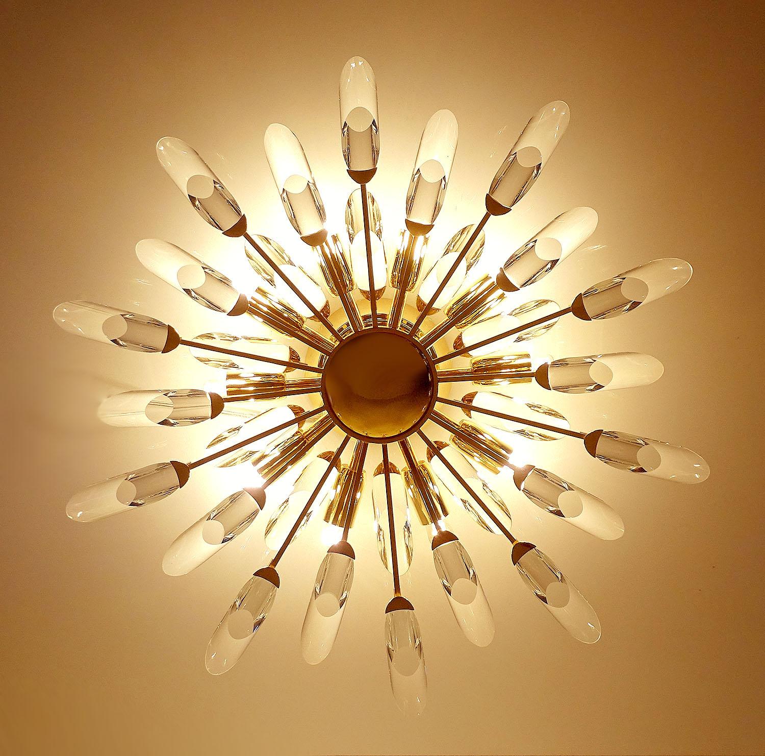 Stunning large Italian Stilkronen gilded brass ceiling flush mount light featuring a sunburst array of branches holding elongated crystal with chamfered ends - comes with ceiling attachment bar.
Dimensions:
H 5.12 in. x Dm 24.02 in.
H 13 cm x Dm