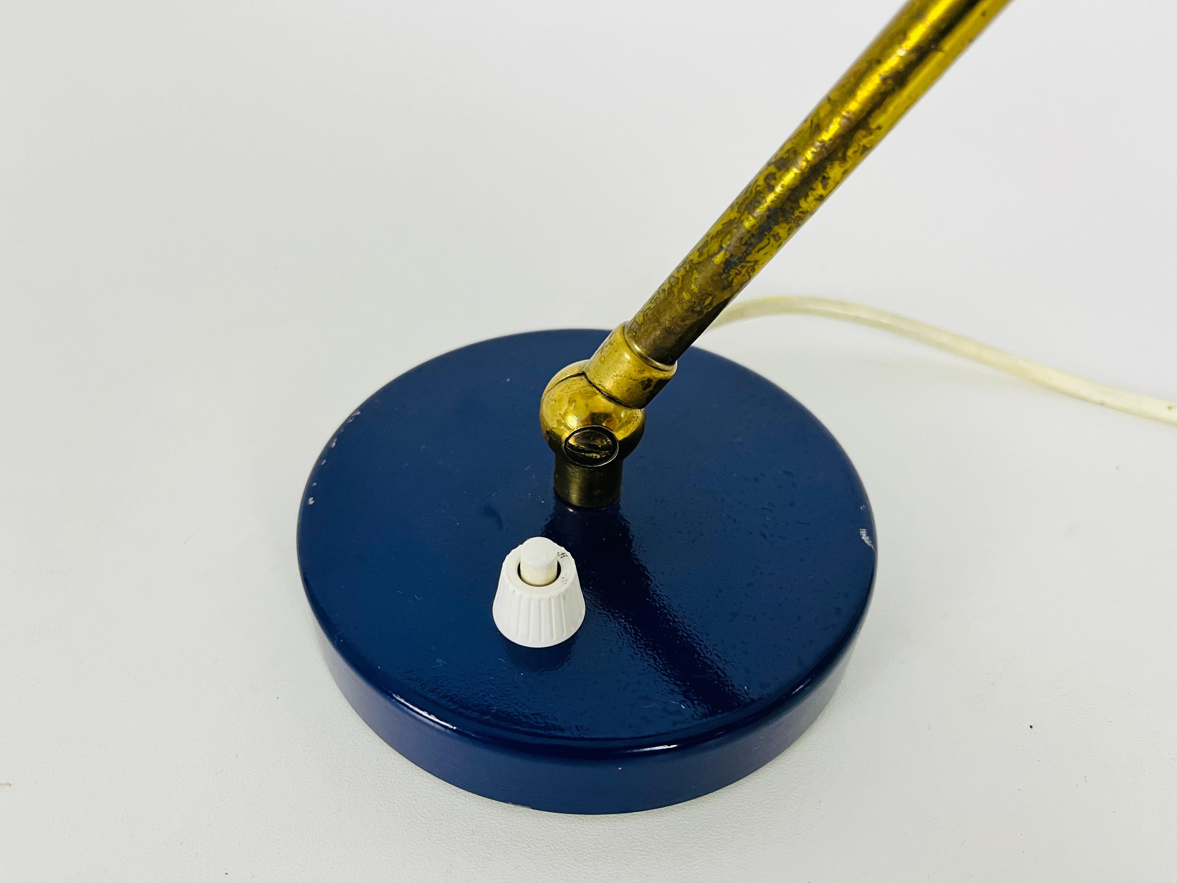 Lampe de bureau italienne Stilnovo bleue et laiton, années 1960, Italie en vente 4