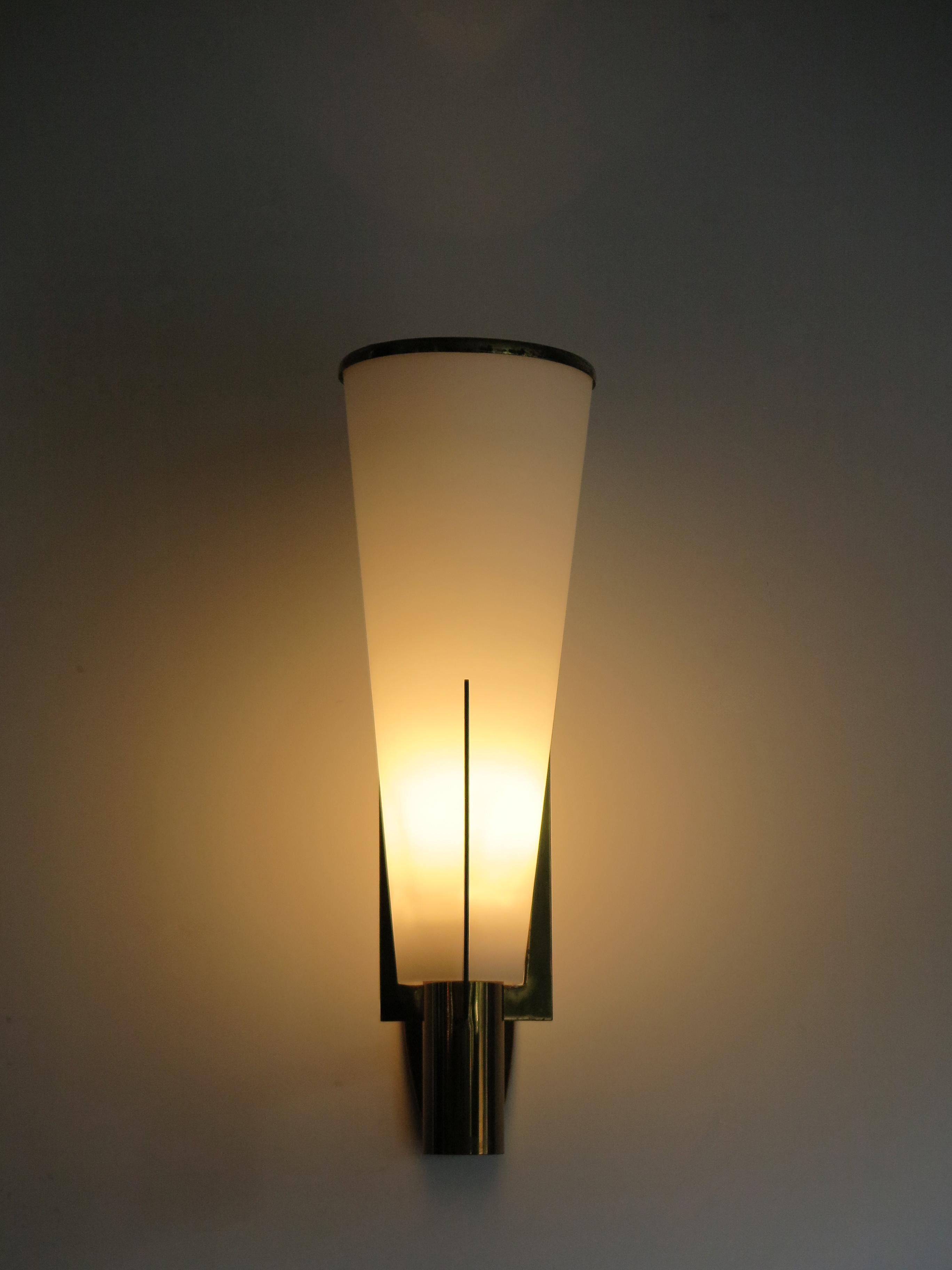 Tan France Auction Pick

Italian big wall lamp sconce model “2021/1” produced by Stilnovo,
brass structure and satin glass diffuser, Stilnovo Italy engraved on the structure and original manufacturer label, 1950s.

Please note that the lamp is
