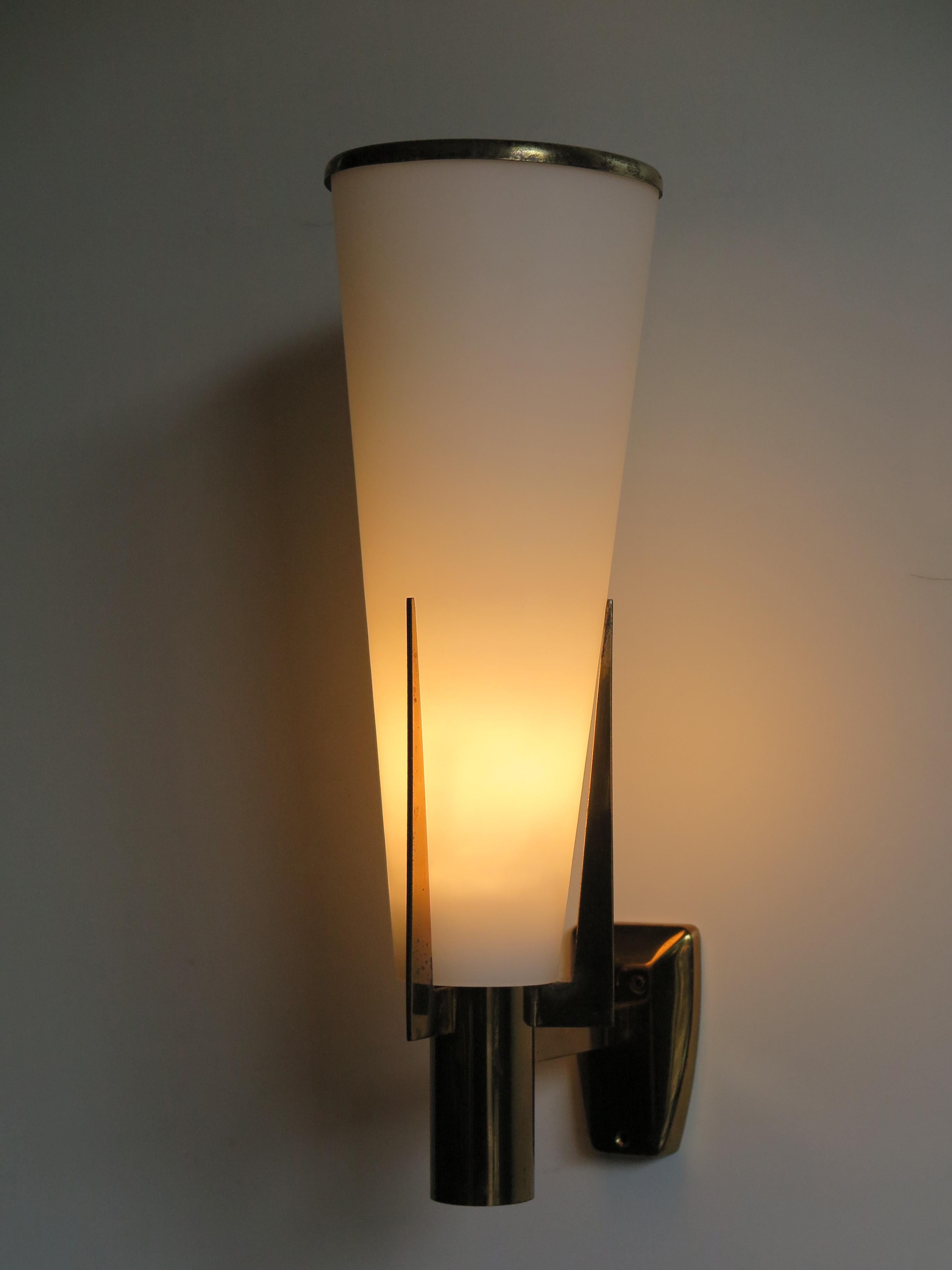 Mid-Century Modern Italian Stilnovo Brass Glass Midcentury Sconce Wall Lamp, 1950s For Sale