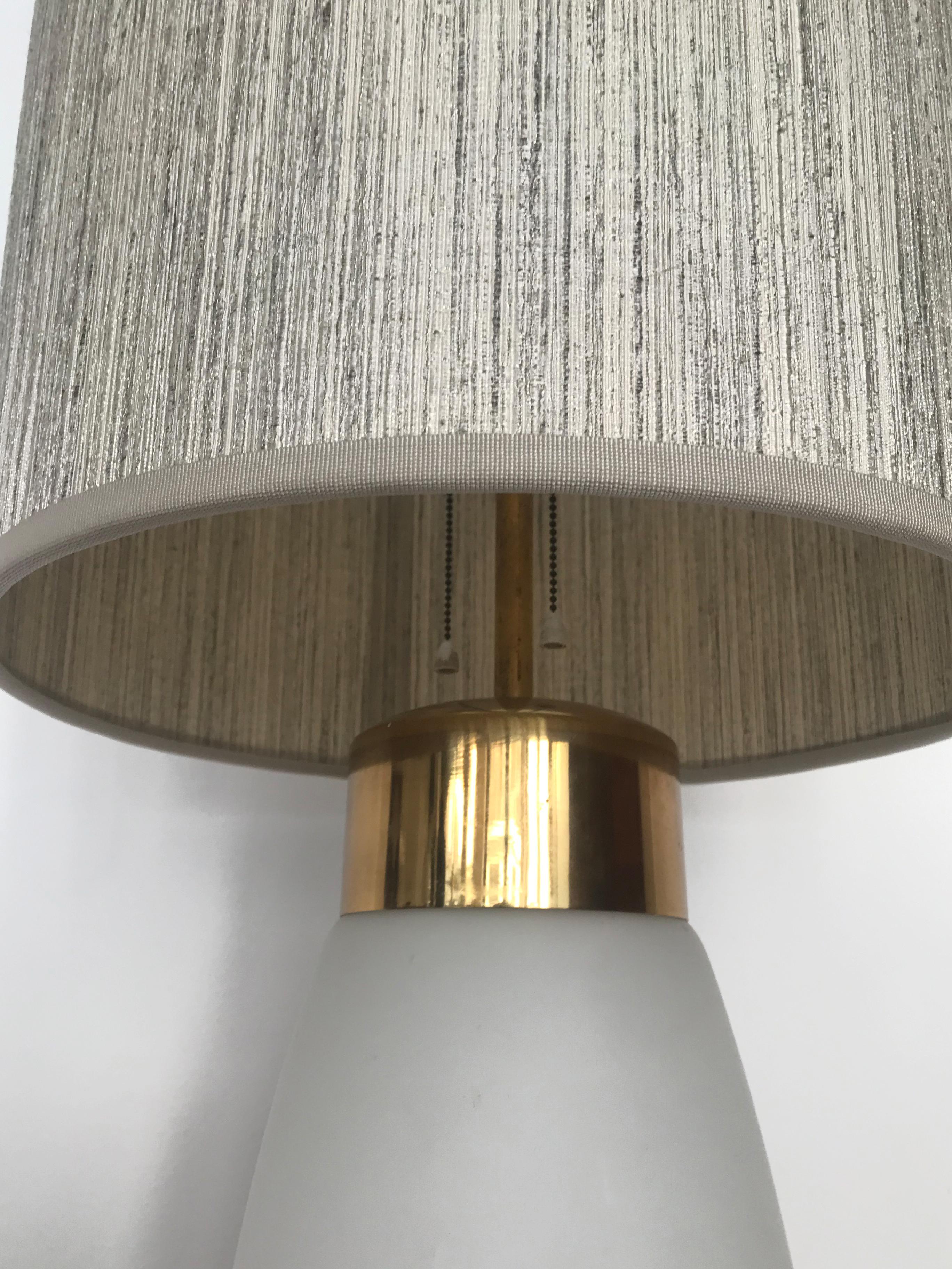 Italian Stilnovo Brass Glass Midcentury Table Lamp Lamshade 1950s in vendita 5