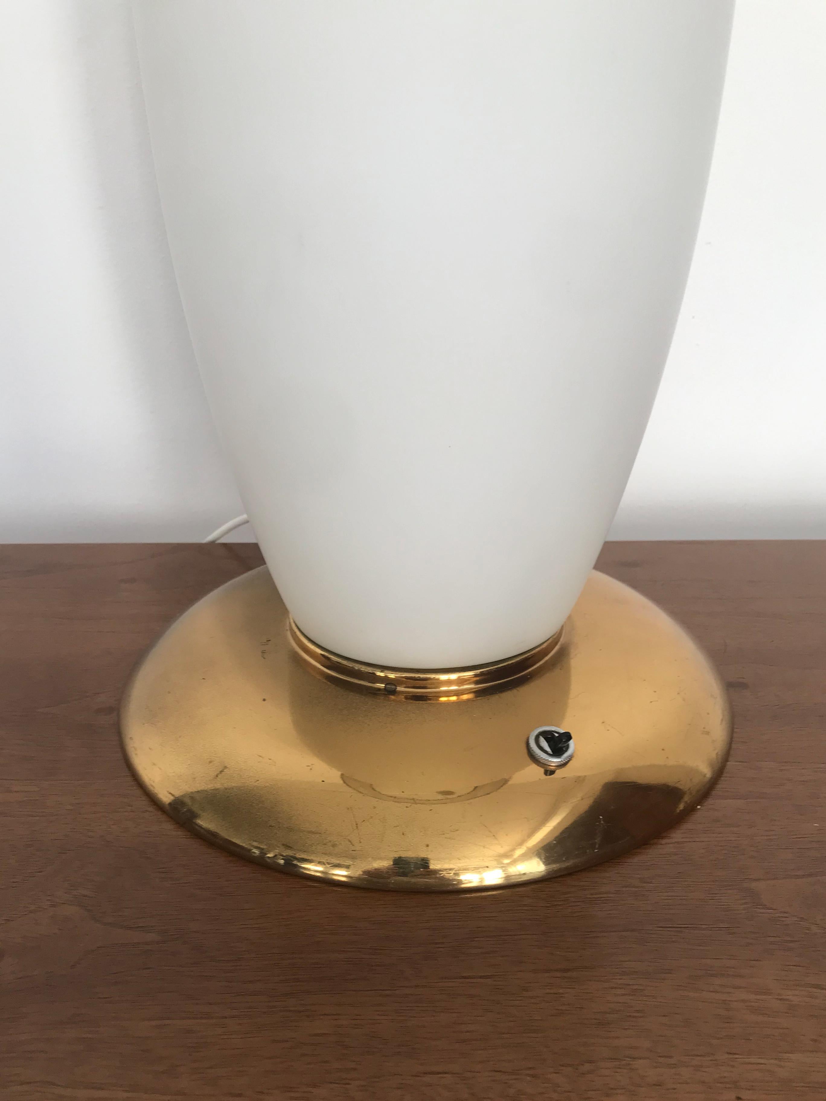 Italian Stilnovo Brass Glass Midcentury Table Lamp Lamshade 1950s in vendita 6