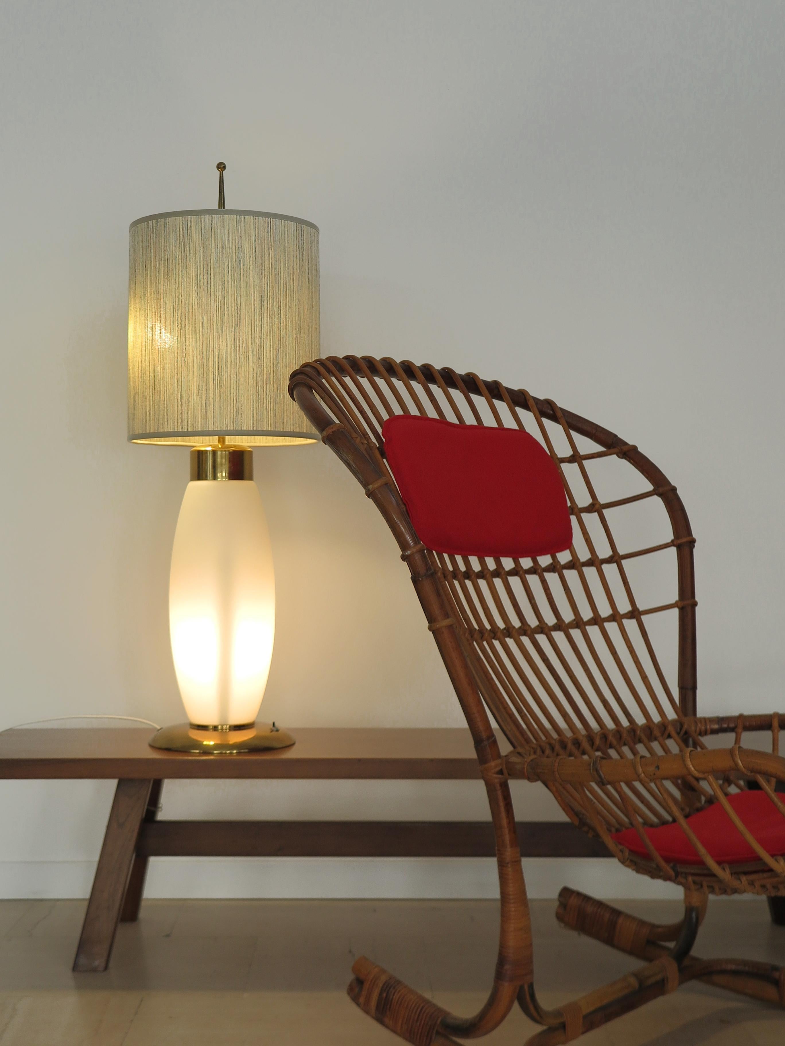 Mid-Century moderno Italian Stilnovo Brass Glass Midcentury Table Lamp Lamshade 1950s in vendita