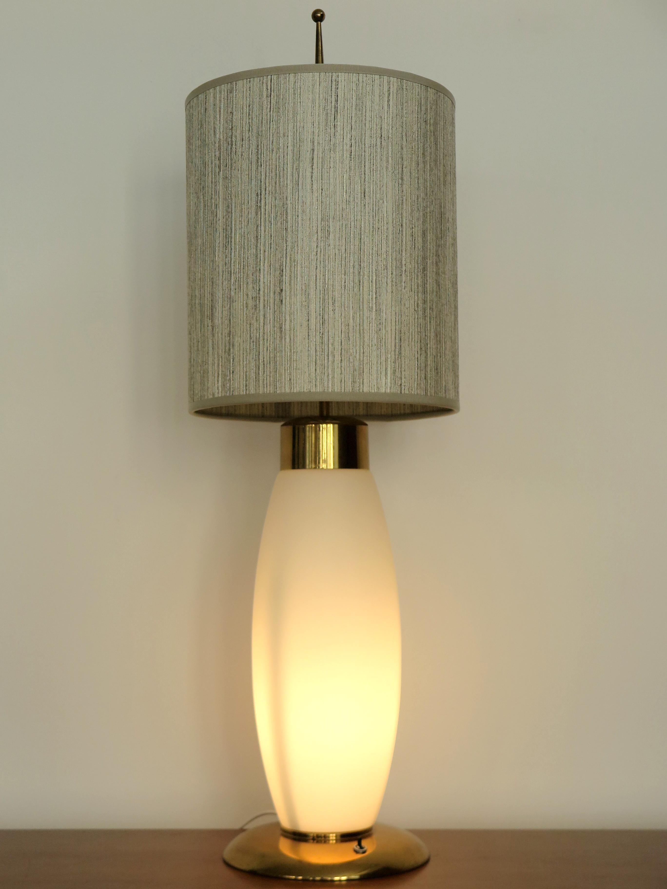 Italian Stilnovo Brass Glass Midcentury Table Lamp Lamshade 1950s In condizioni discrete in vendita a Reggio Emilia, IT