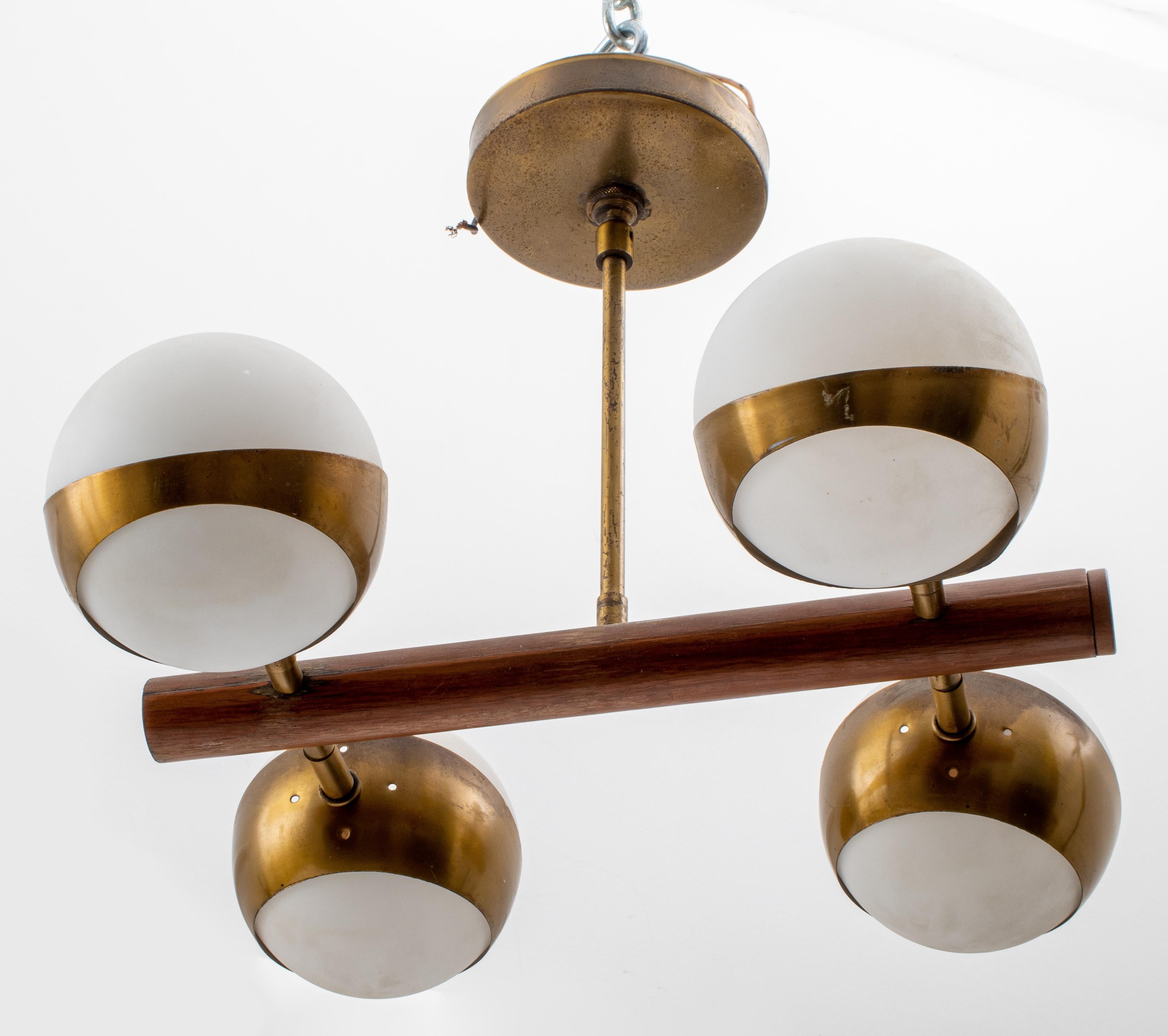 Italian Stilnovo Mid-Century Modern pendant chandelier with four opaline glass spheres on brass and black enameled metal structure, circa 1950.

Dimensions: 12.5