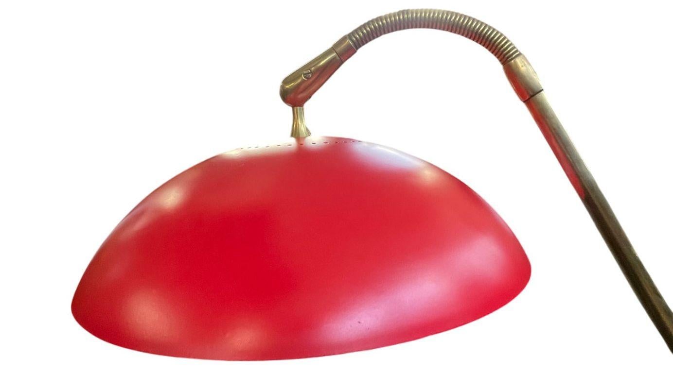 Marbre Lampadaire italien Stilnovo à contrepoids avec base en marbre estampillé, Circa 1960. en vente