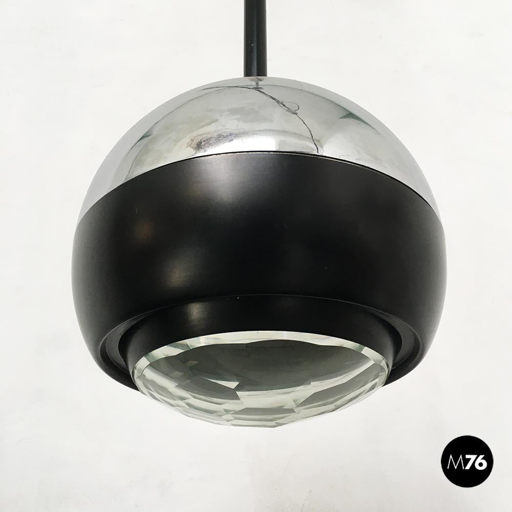 Italian Stilnovo glass and steel pendant lamp mod. 1230 by Stilnovo, 1960s
Pendant lamp mod. 1230 produced by Stilnovo, with diamond glass in aquamarine green, sphere in chromed steel and parts in black enameled metal. Can be connected individually