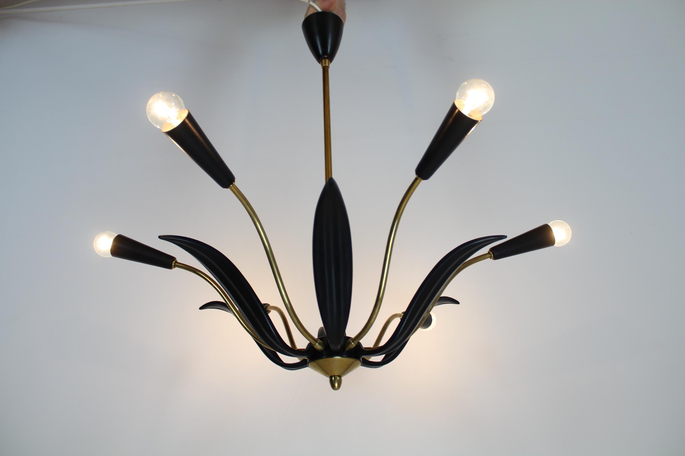 Lustre italien Stilnovo Mid Century Modern, laiton noir et doré, années 1950 en vente 2