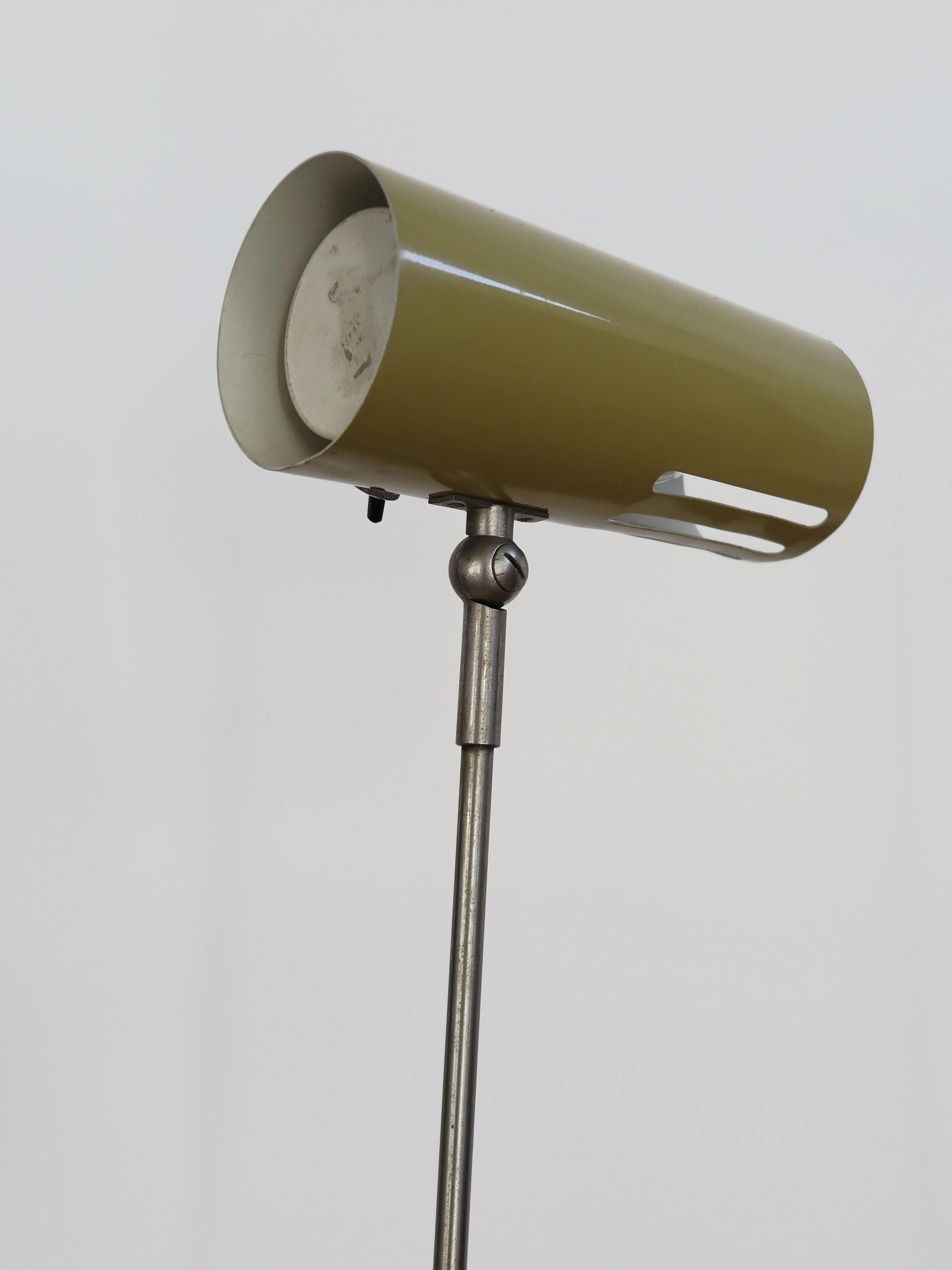 Italian Stilnovo Midcentury Modern Metal Clamp Table Lamp 1950s For Sale 8